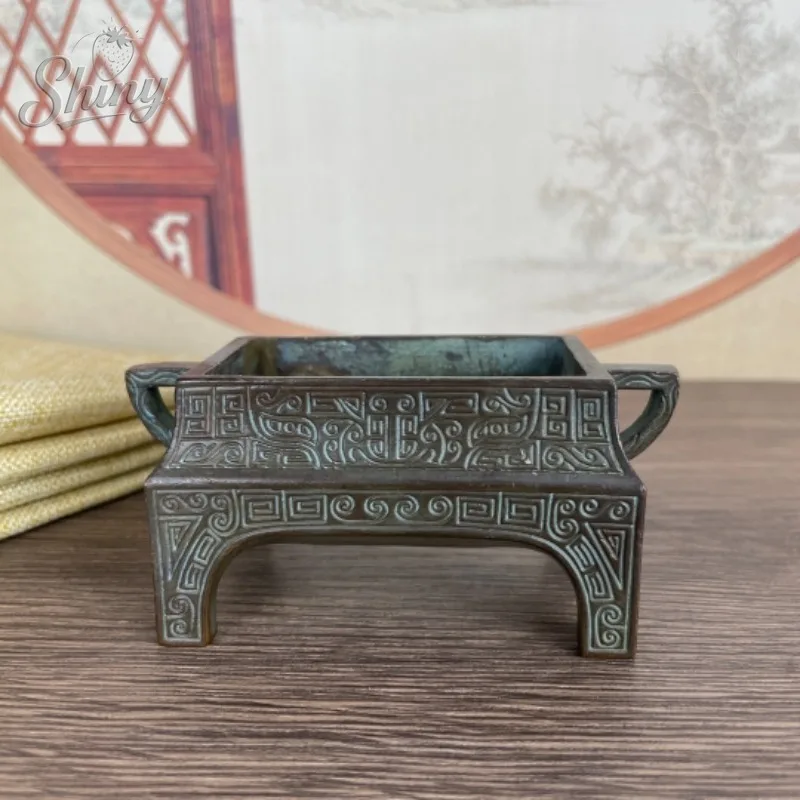 Retro Ming Dynasty Xuande Board Ear Incense Burner Home Decorative Incense Burner Ornament
Retro Ming Dynasty Xuande Board Ear Incense Burner Home Decorative Incense Burner Ornament