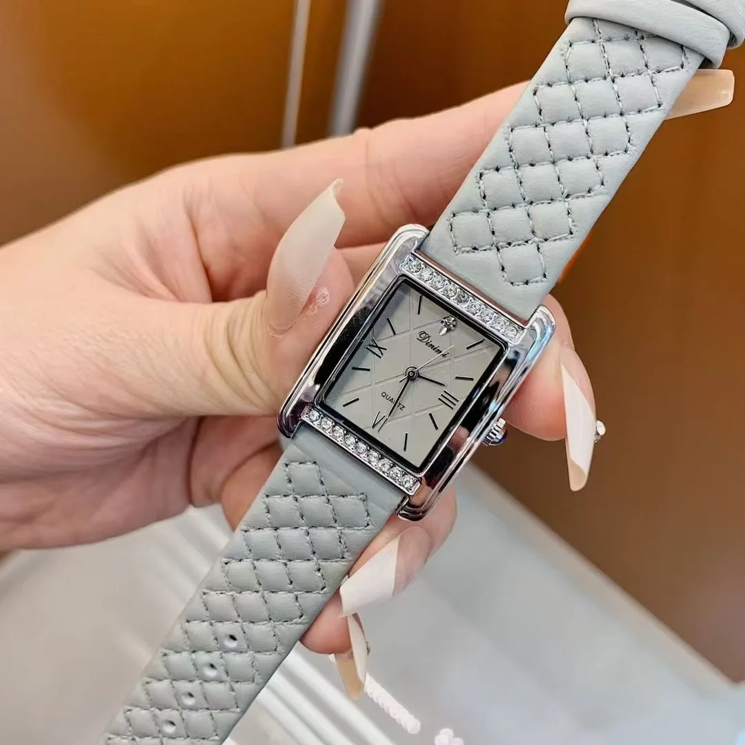 2025 New Rectangular Diamond Pattern Leather Strap Women's Watch, Ladies' Design, An Unusual Watch, A Gift for Women
2025 New Rectangular Diamond Pattern Leather Strap Women's Watch, Ladies' Design, An Unusual Watch, A Gift for Women