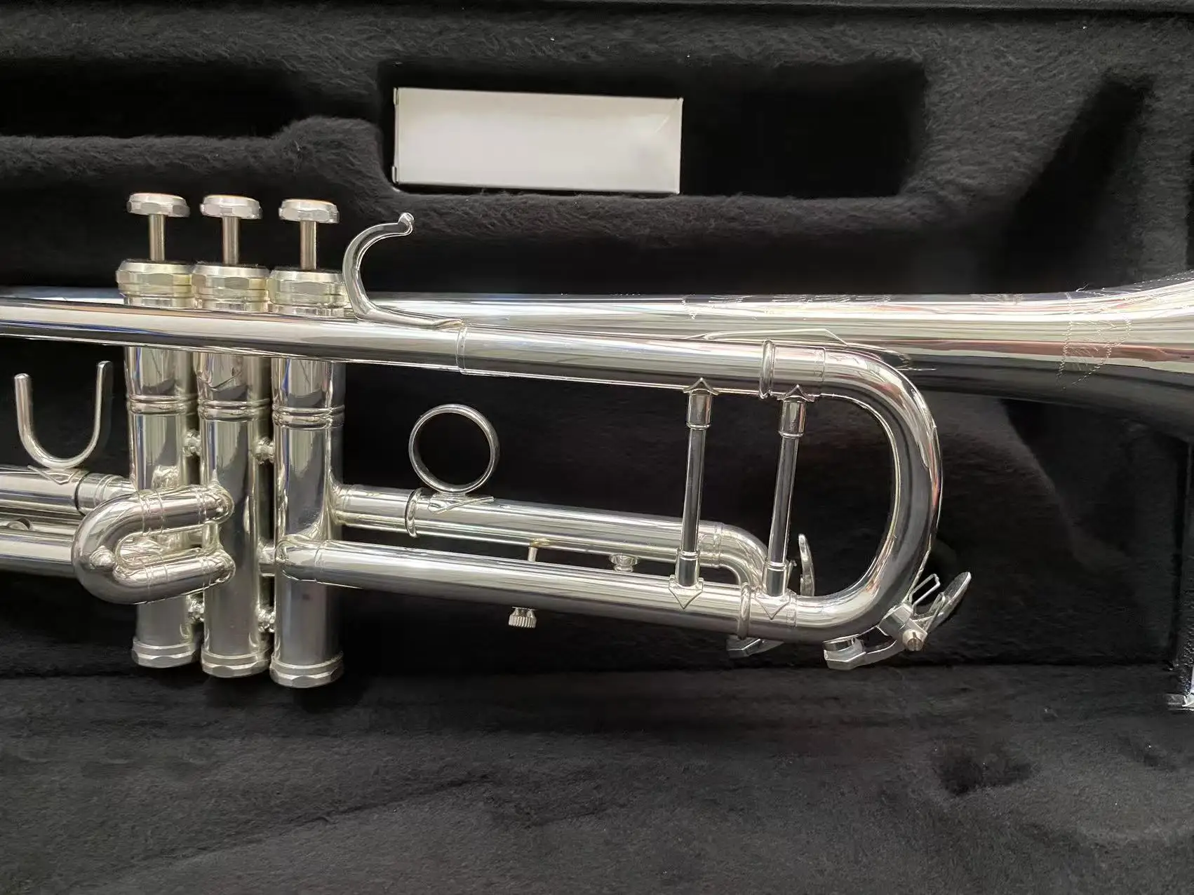 Japanese premium classic silver-plated 9335GS trumpet in B-flat key is a long-lasting professional-grade instrument
Japanese premium classic silver-plated 9335GS trumpet in B-flat key is a long-lasting professional-grade instrument