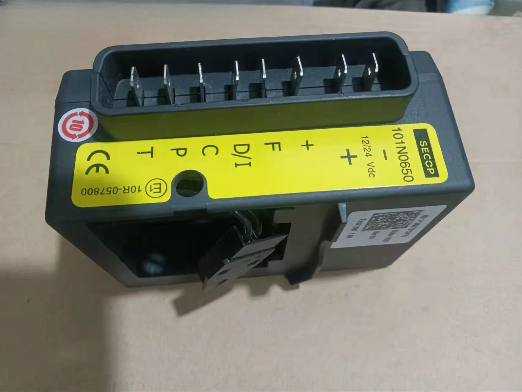 101N0650 DC 12/24V DC variable frequency compressor driver/board 101N0651SECOP
101N0650 DC 12/24V DC variable frequency compressor driver/board 101N0651SECOP