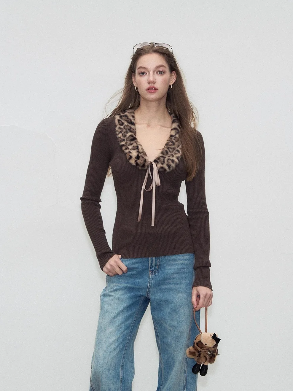 Жилет Fumisme Pastoral S с леопардовым принтом на воротнике, приталенный, с длинными рукавами, вязаный, фактурный, повседневный, из полиэфирного волокна
Жилет Fumisme Pastoral S с леопардовым принтом на воротнике, приталенный, с длинными рукавами, вязаный, фактурный, повседневный, из полиэфирного волокна