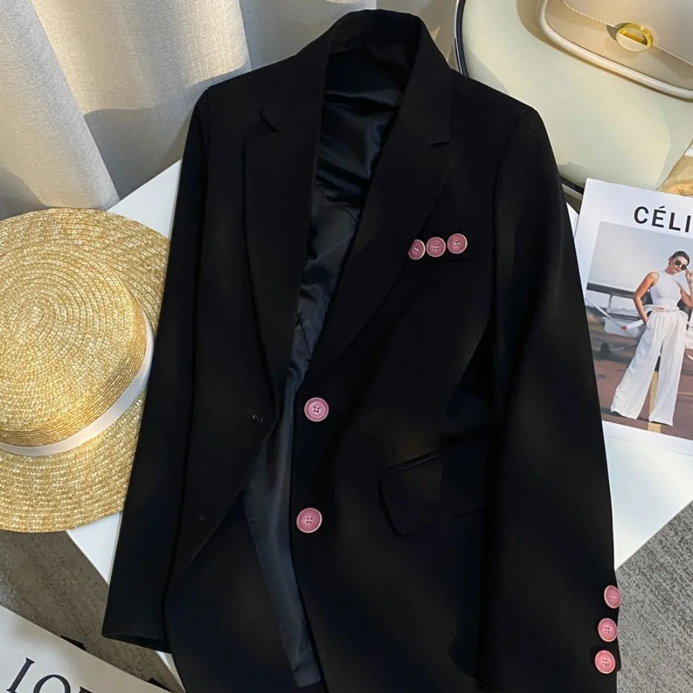 2026 Spring Fashion Slim Turn Down Collar Pink Button Decoration Suit Coat Women's Casual Temperament Versatile Black Blazer
2026 Spring Fashion Slim Turn Down Collar Pink Button Decoration Suit Coat Women's Casual Temperament Versatile Black Blazer