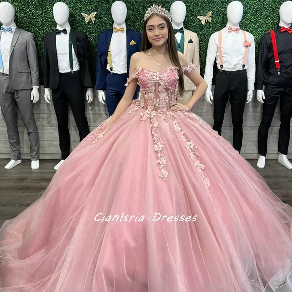 Розовые иллюзии 3D цветы Quinceanera платья бальное платье с открытыми плечами аппликации кружевной корсет Vestidos De XV Anos
Розовые иллюзии 3D цветы Quinceanera платья бальное платье с открытыми плечами аппликации кружевной корсет Vestidos De XV Anos