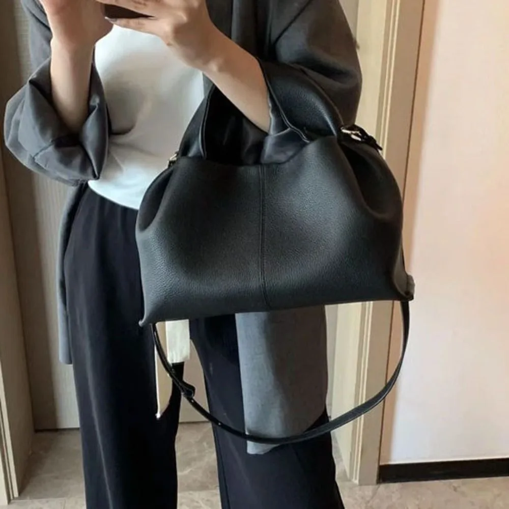 Ins PU Leather Dumpling Shoulder Bag Light Luxury Lunch Box Case Cloud Tote Bag Large Capacity Ladies Crossbody Bag Gifts
Ins PU Leather Dumpling Shoulder Bag Light Luxury Lunch Box Case Cloud Tote Bag Large Capacity Ladies Crossbody Bag Gifts