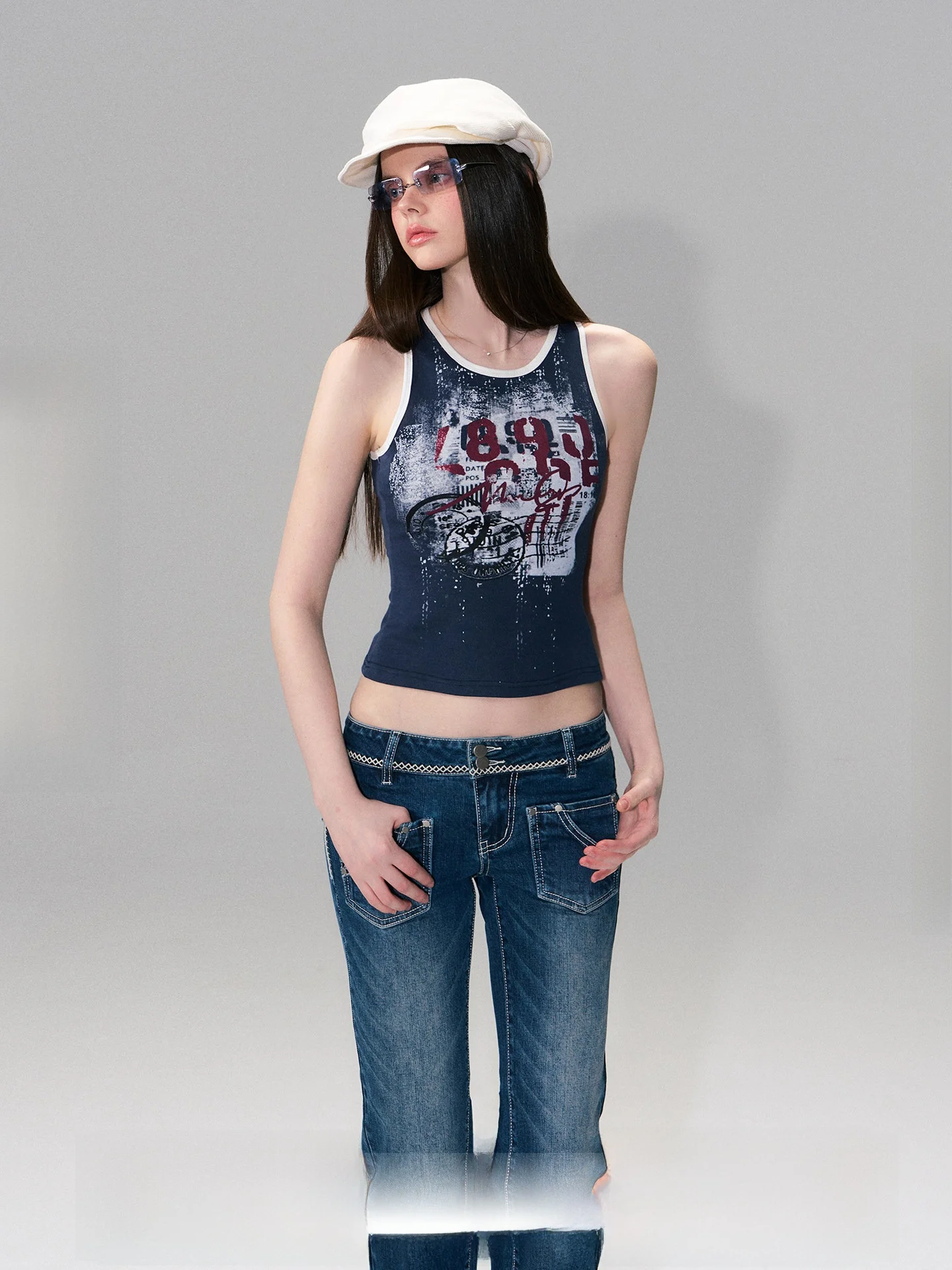 Original Retro Hot Girl Print Sleeveless Strap Vest Top Women's Cotton round Neck Short Length Fashion Summer Spring Clothing
Original Retro Hot Girl Print Sleeveless Strap Vest Top Women's Cotton round Neck Short Length Fashion Summer Spring Clothing