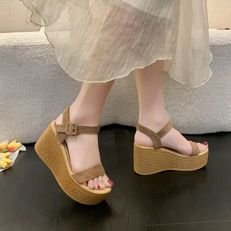 New Summer Style Fashionable Comfortable Wear-resistant Platform Wedge Platform Sandals Platform Solid Color Women
New Summer Style Fashionable Comfortable Wear-resistant Platform Wedge Platform Sandals Platform Solid Color Women