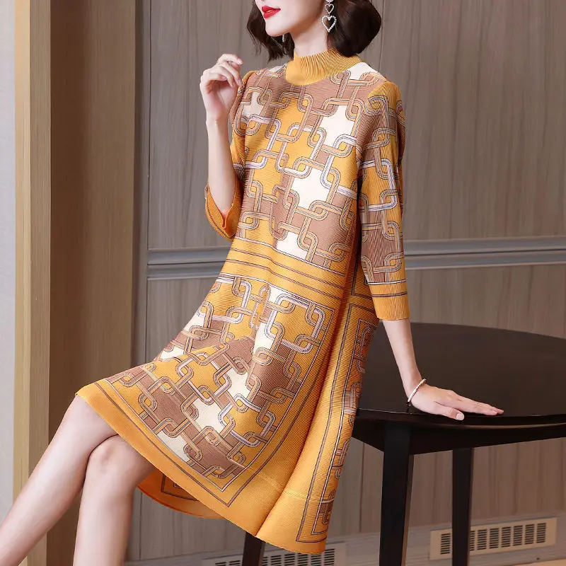 Pleated mother temperament dress 2023 autumn new fashion print high neck loose large size age-reducing A-line women clothes
Pleated mother temperament dress 2023 autumn new fashion print high neck loose large size age-reducing A-line women clothes