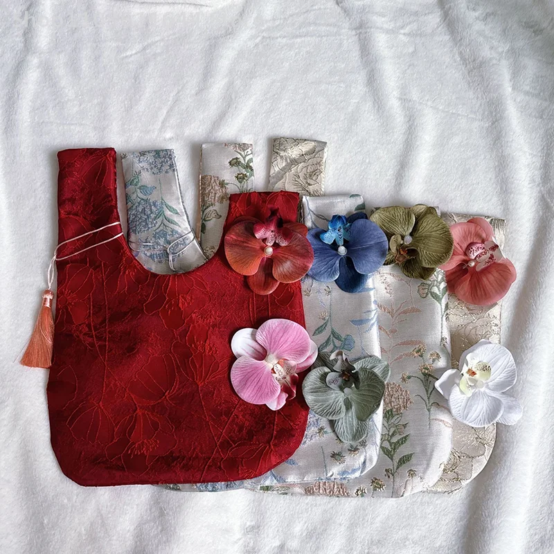 Flower Pendant Lunch Bag Cosmetic Bag New Chinese Style Handbag Tassel Knot Wrist Bag Small Item Pouch Cheongsam Accessories
Flower Pendant Lunch Bag Cosmetic Bag New Chinese Style Handbag Tassel Knot Wrist Bag Small Item Pouch Cheongsam Accessories