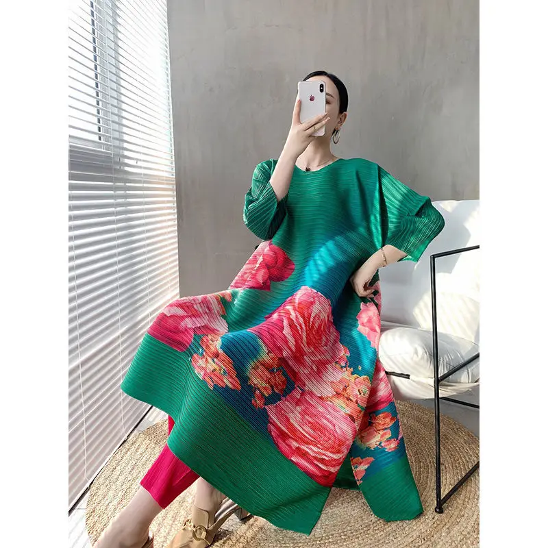 National style design and western style mid-length 2023 new retro fashion printed pleated dress
National style design and western style mid-length 2023 new retro fashion printed pleated dress