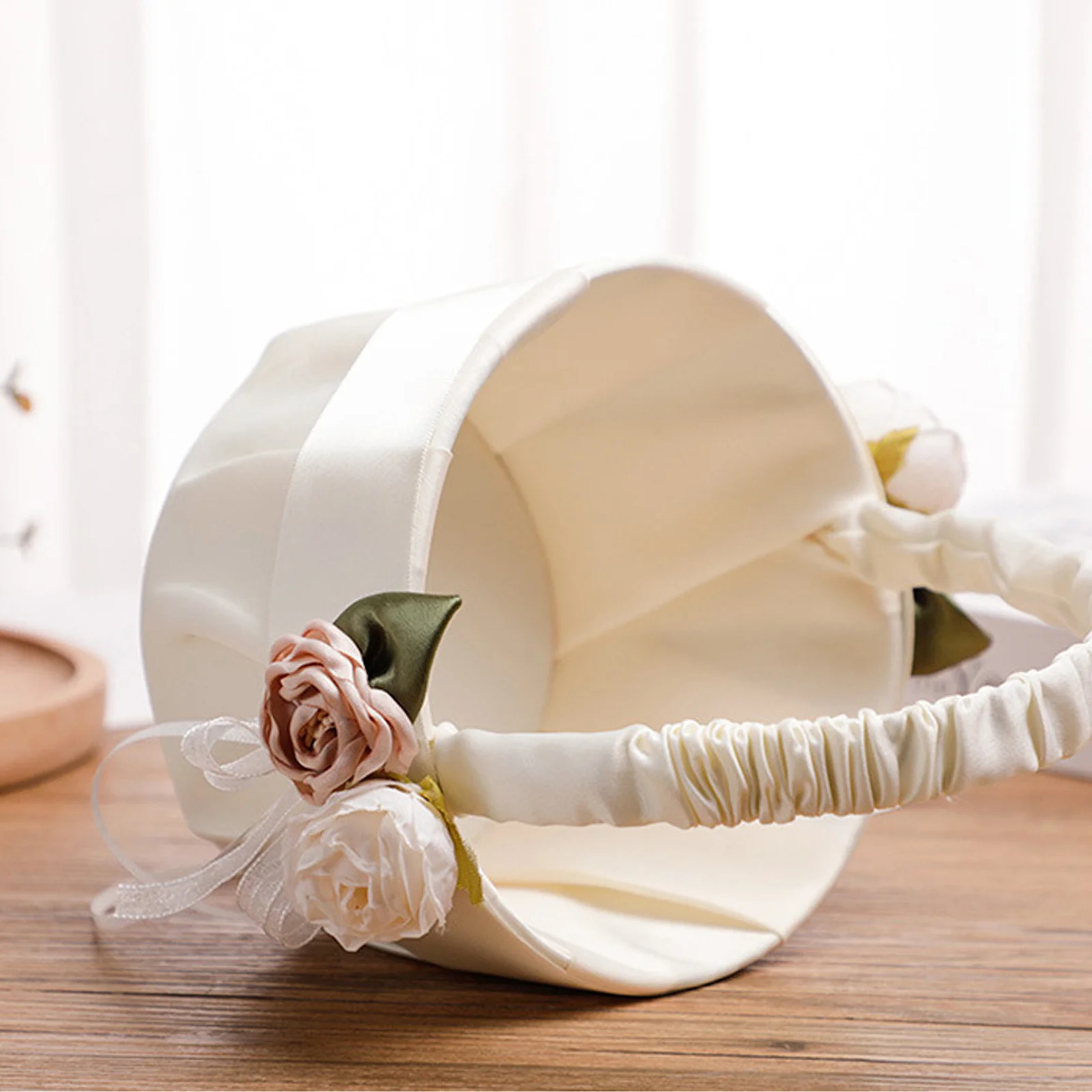 Flower Girl Basket Lace Bow Satin Elegant Wedding Basket Decorative Petal Holder Wedding Party Supplies Gift Container 
Flower Girl Basket Lace Bow Satin Elegant Wedding Basket Decorative Petal Holder Wedding Party Supplies Gift Container