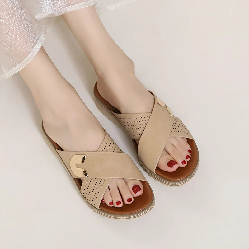 Летние модные элегантные женские тапочки, нескользящие, универсальные, с толстой подошвой, удобная верхняя одежда, металлические повседневные
Летние модные элегантные женские тапочки, нескользящие, универсальные, с толстой подошвой, удобная верхняя одежда, металлические повседневные