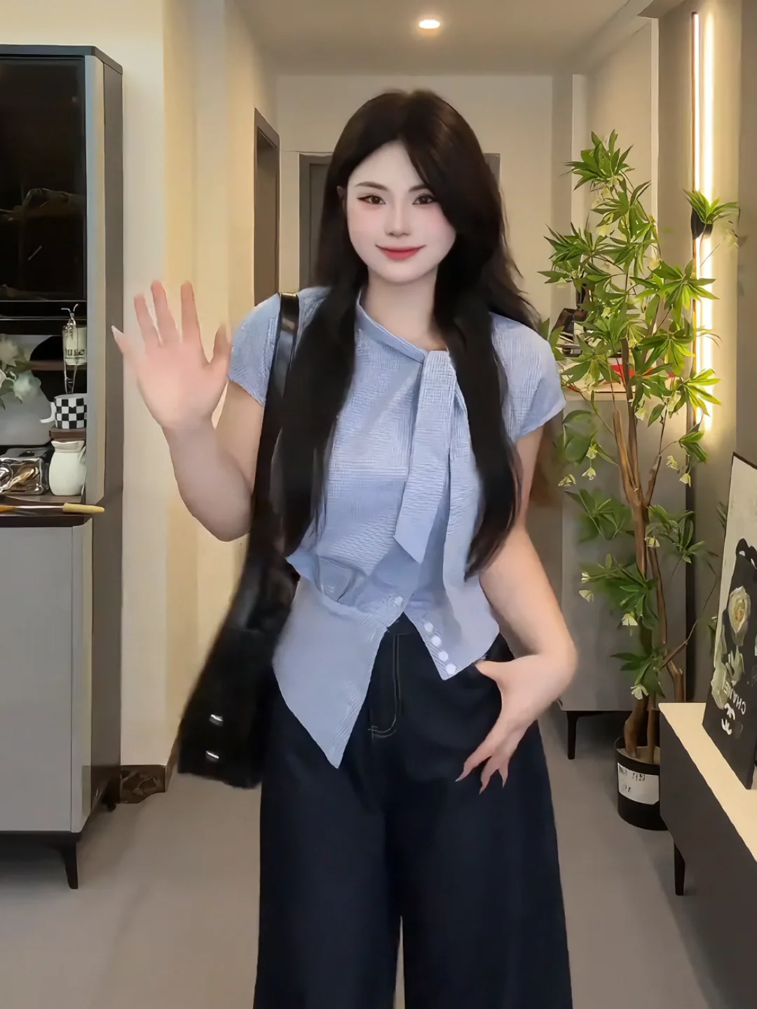 Женская летняя блузка больших размеров синяя в клетку с коротким рукавом, асимметричный дизайн, приталенная, в корейском стиле, для офиса и повседневной носки
Женская летняя блузка больших размеров синяя в клетку с коротким рукавом, асимметричный дизайн, приталенная, в корейском стиле, для офиса и повседневной носки