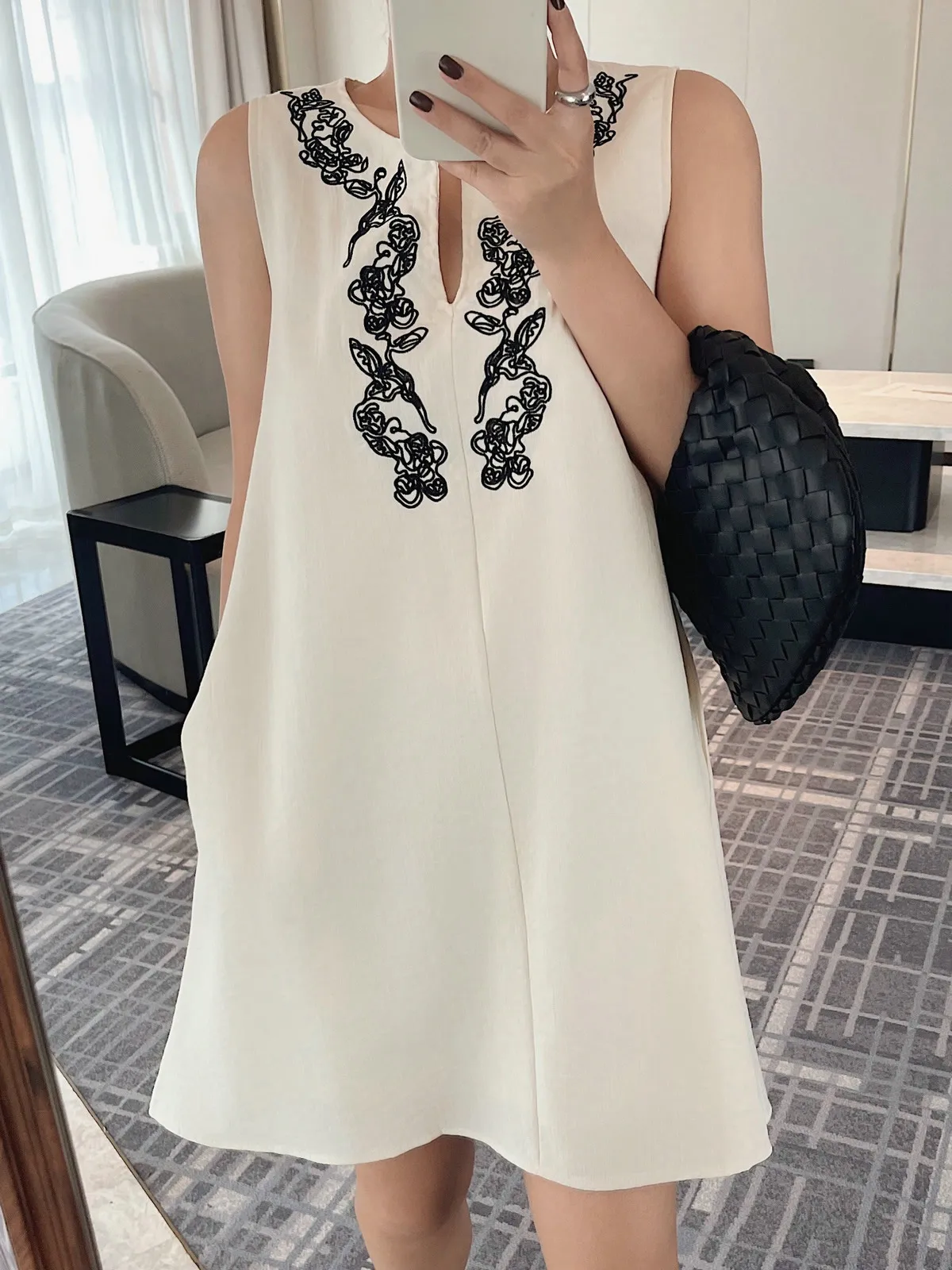 Sleeveless Floral Embroidered Short Mini Dresses Y2k 2025 Woman Clothing Summer Fashion Korean Style Vintage Elegant Party New
Sleeveless Floral Embroidered Short Mini Dresses Y2k 2025 Woman Clothing Summer Fashion Korean Style Vintage Elegant Party New