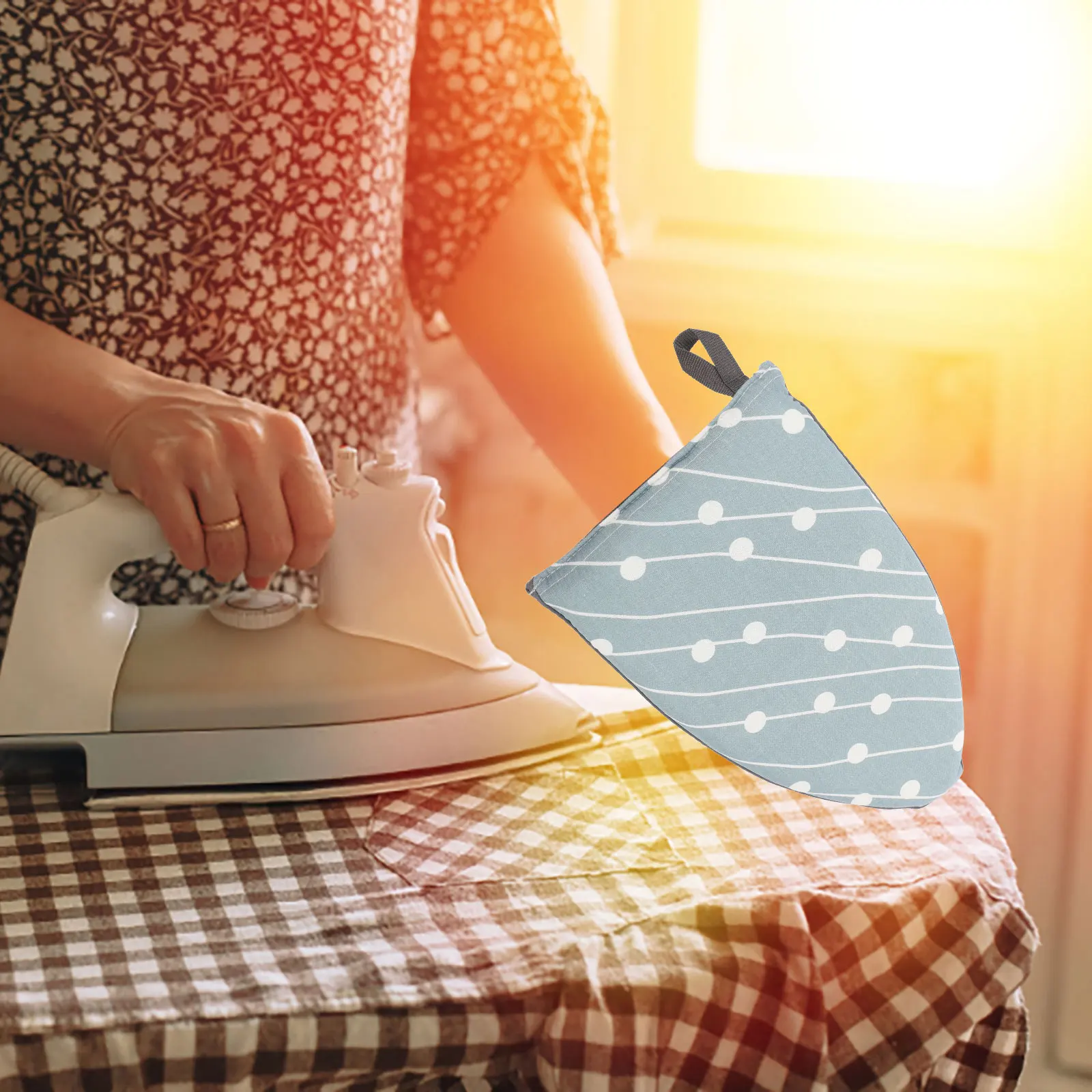 Thickened Heat Resistant Mat Cushion Portable Mini Steaming Pad Wrinkle Removal Sponge Material Home Travel Use Ironing
Thickened Heat Resistant Mat Cushion Portable Mini Steaming Pad Wrinkle Removal Sponge Material Home Travel Use Ironing