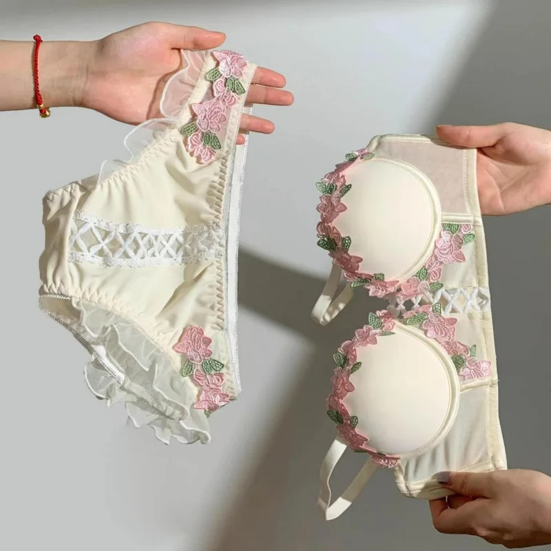 Sexy Hot Lingeries Victorian Lingerie Set-Delicate Cream Bralette With Floral Stitch Retro Sweetheart Neckline For Elegant women
Sexy Hot Lingeries Victorian Lingerie Set-Delicate Cream Bralette With Floral Stitch Retro Sweetheart Neckline For Elegant women
