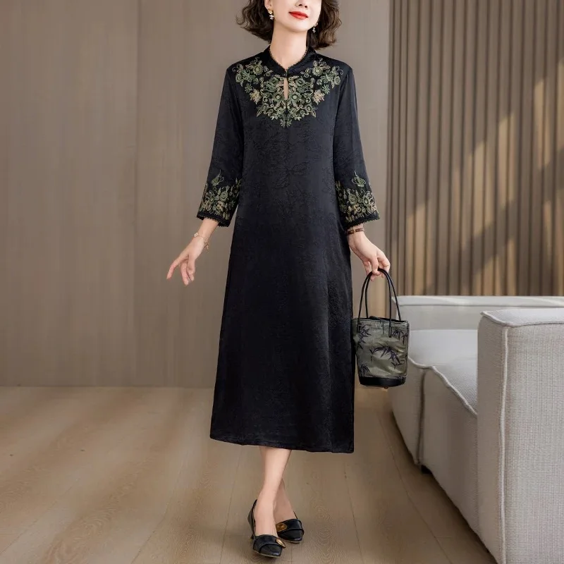 Женское платье Aodai Cheongsam с вышивкой, вьетнамское традиционное банкетное вечернее платье, сценический костюм
Женское платье Aodai Cheongsam с вышивкой, вьетнамское традиционное банкетное вечернее платье, сценический костюм
