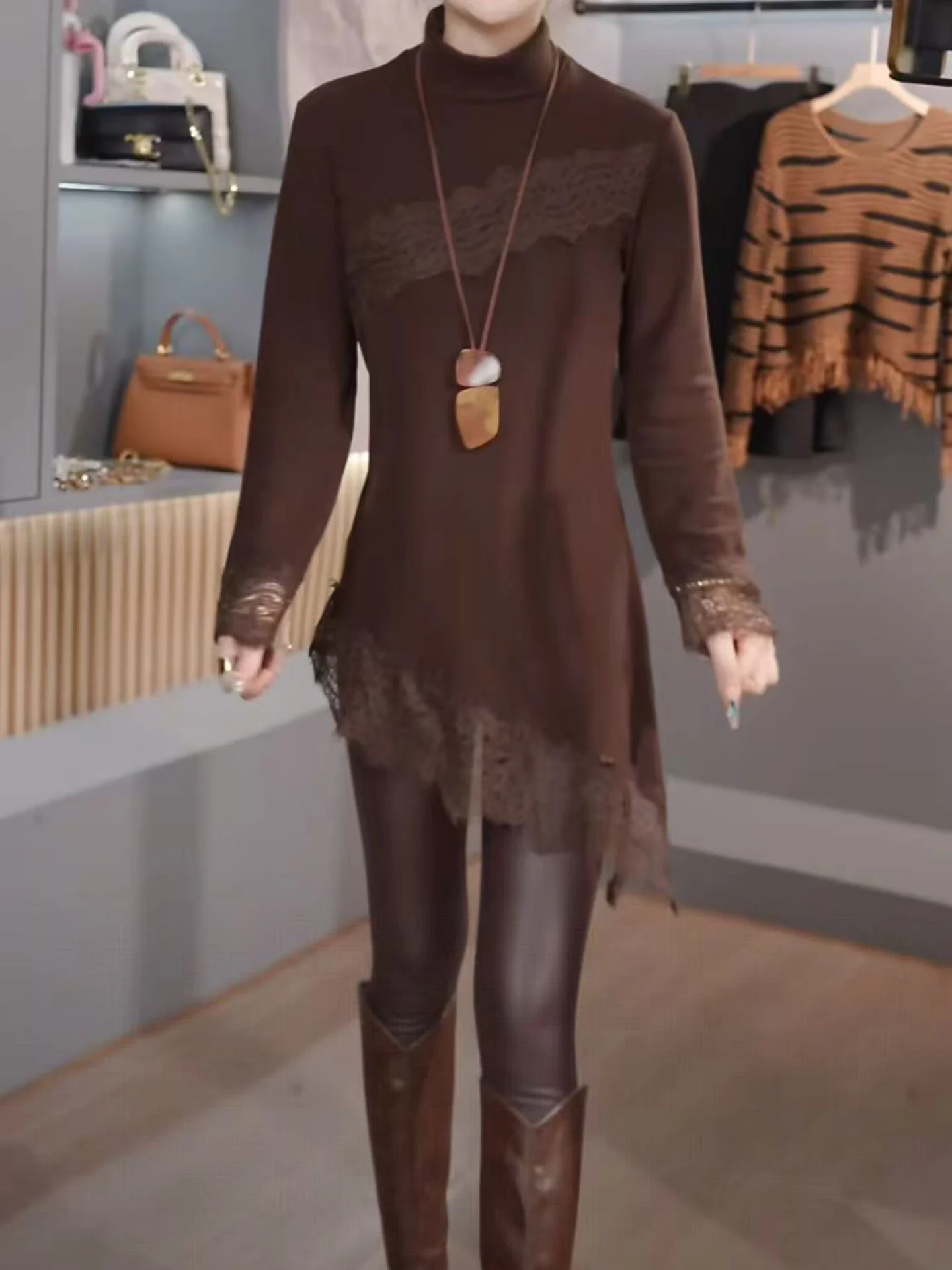 Французская женская футболка с высоким воротником и длинными рукавами, с кружевными вставками, асимметричная, утепленная, средней длины, однотонная, зимняя
Французская женская футболка с высоким воротником и длинными рукавами, с кружевными вставками, асимметричная, утепленная, средней длины, однотонная, зимняя