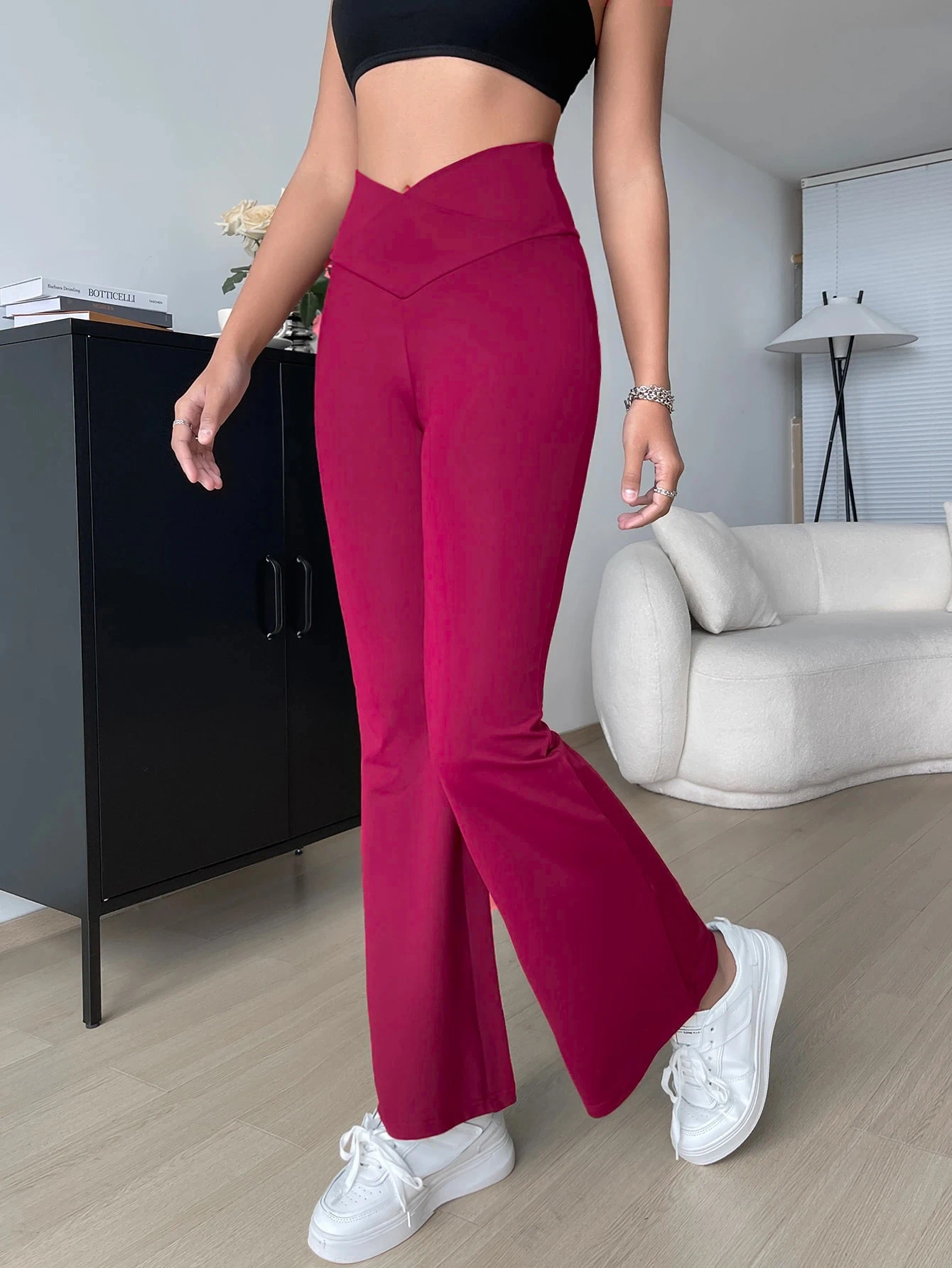 Женские леггинсы для йоги с V-образным вырезом на талии, расклешенные, эластичные, утягивающие брюки для спортзала, бега, повседневной носки, уличной моды, спортивные штаны
Женские леггинсы для йоги с V-образным вырезом на талии, расклешенные, эластичные, утягивающие брюки для спортзала, бега, повседневной носки, уличной моды, спортивные штаны