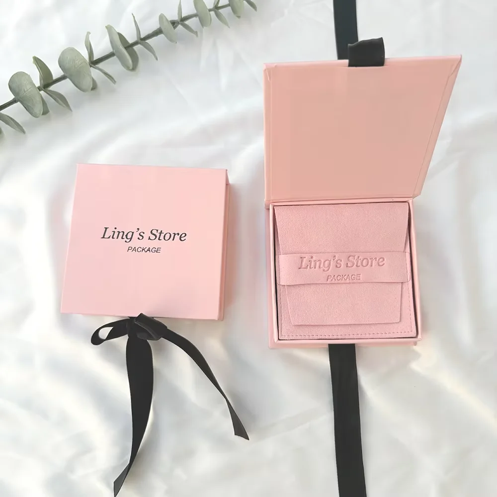 24/50/100 комплектов, розовый логотип, 9x9x3 см, розовые подарочные коробки для ювелирных изделий с замшевыми полосками из микрофибры 8x8 см, кольца, органайзер для сережек
24/50/100 комплектов, розовый логотип, 9x9x3 см, розовые подарочные коробки для ювелирных изделий с замшевыми полосками из микрофибры 8x8 см, кольца, органайзер для сережек