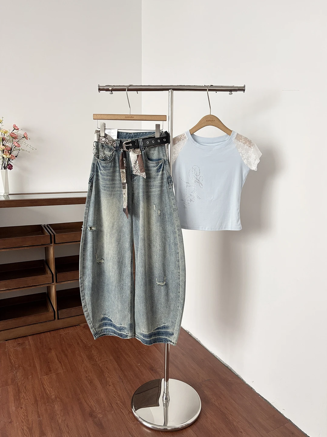 Retro American Design High Waist Distressed Denim Jeans Women's Versatile Spring Summer New Style Slim Fit Knife Pants
Retro American Design High Waist Distressed Denim Jeans Women's Versatile Spring Summer New Style Slim Fit Knife Pants