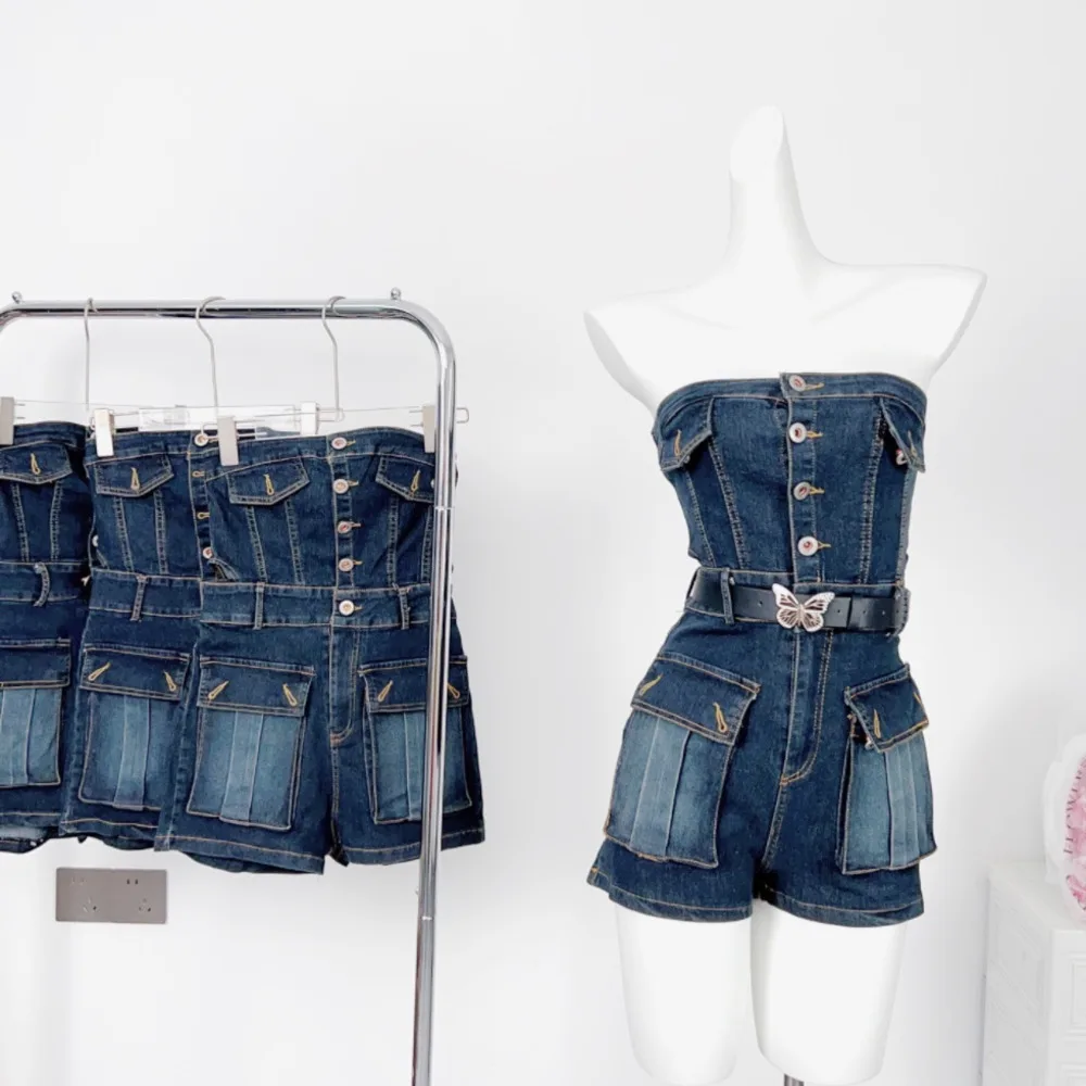 2025 Korean Spicy Girl Denim Jumpsuit Shorts For Women's Summer Washed Single Breasted Hollow Waist Strapless Playsuits
2025 Korean Spicy Girl Denim Jumpsuit Shorts For Women's Summer Washed Single Breasted Hollow Waist Strapless Playsuits