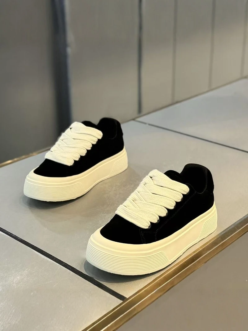 Men's 2026 New Summer Anti-Slip Casual Thick Bottom Heightening Black Suede Sports Flat Shoes Korean Style round Toe Low Heel
Men's 2026 New Summer Anti-Slip Casual Thick Bottom Heightening Black Suede Sports Flat Shoes Korean Style round Toe Low Heel