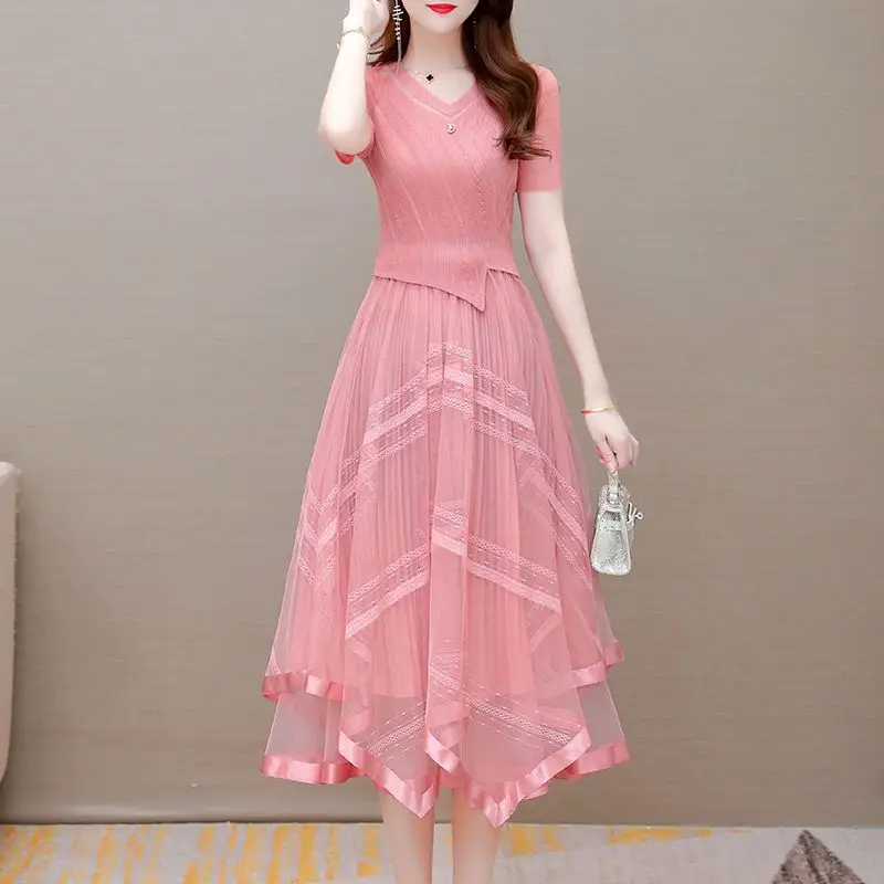 Pleated Dress Female 2023 New Summer Women French V Neck Fake Two Piece Irregular Small Crowd Waist Slim Mesh Long Dress Female
Pleated Dress Female 2023 New Summer Women French V Neck Fake Two Piece Irregular Small Crowd Waist Slim Mesh Long Dress Female