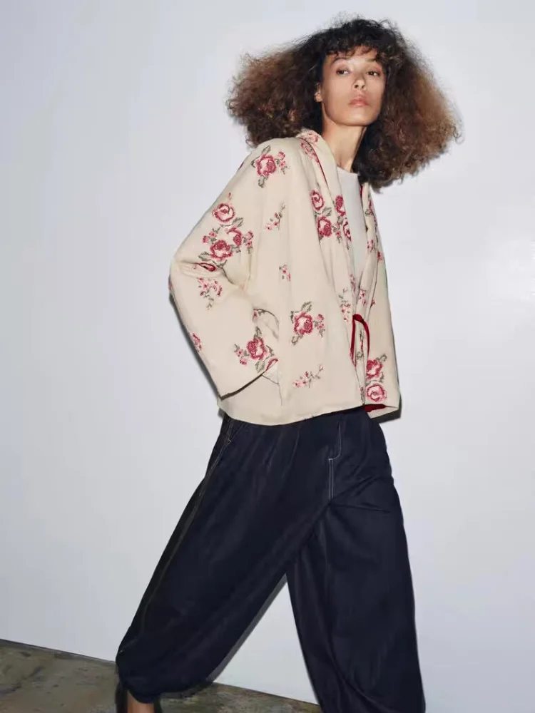 Women Embroidery Lace Up Cardigan Elegant Printing Lapel Full Sleeves Loose Jacket Autumn Lady Chic New Daily Commute Wear
Women Embroidery Lace Up Cardigan Elegant Printing Lapel Full Sleeves Loose Jacket Autumn Lady Chic New Daily Commute Wear