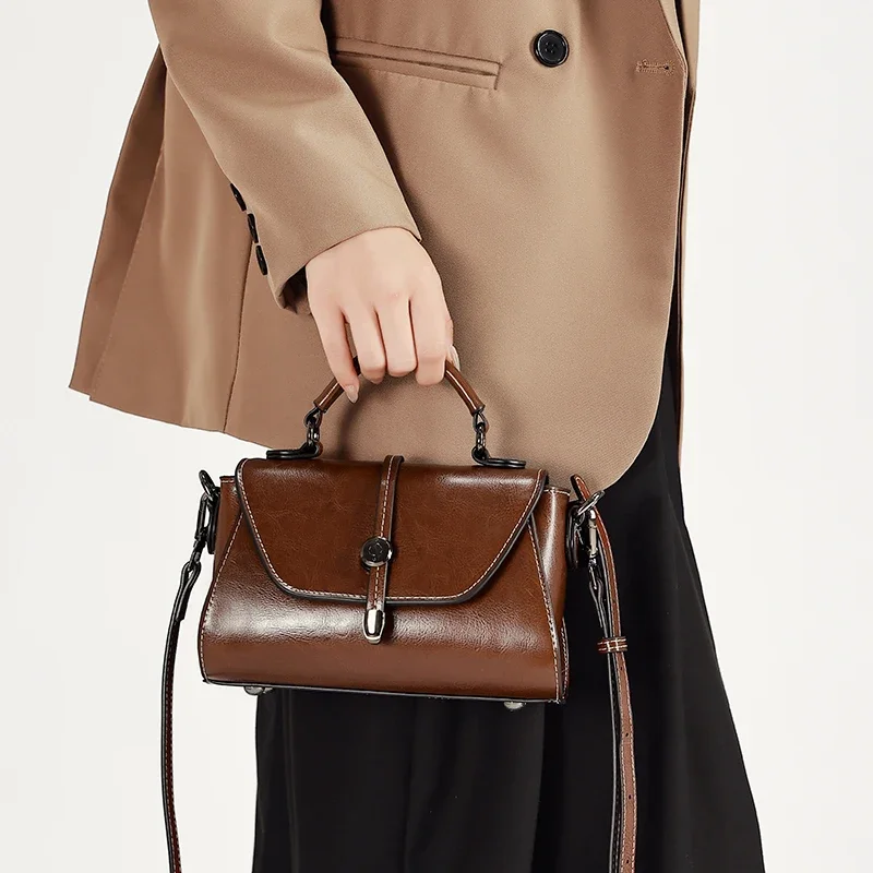 Autumn New women's Oil Wax Cowhide Genuine Leather Crossbody Bag Fashionable Versatile Shoulder messenger bag Casual Phone Bag
Autumn New women's Oil Wax Cowhide Genuine Leather Crossbody Bag Fashionable Versatile Shoulder messenger bag Casual Phone Bag