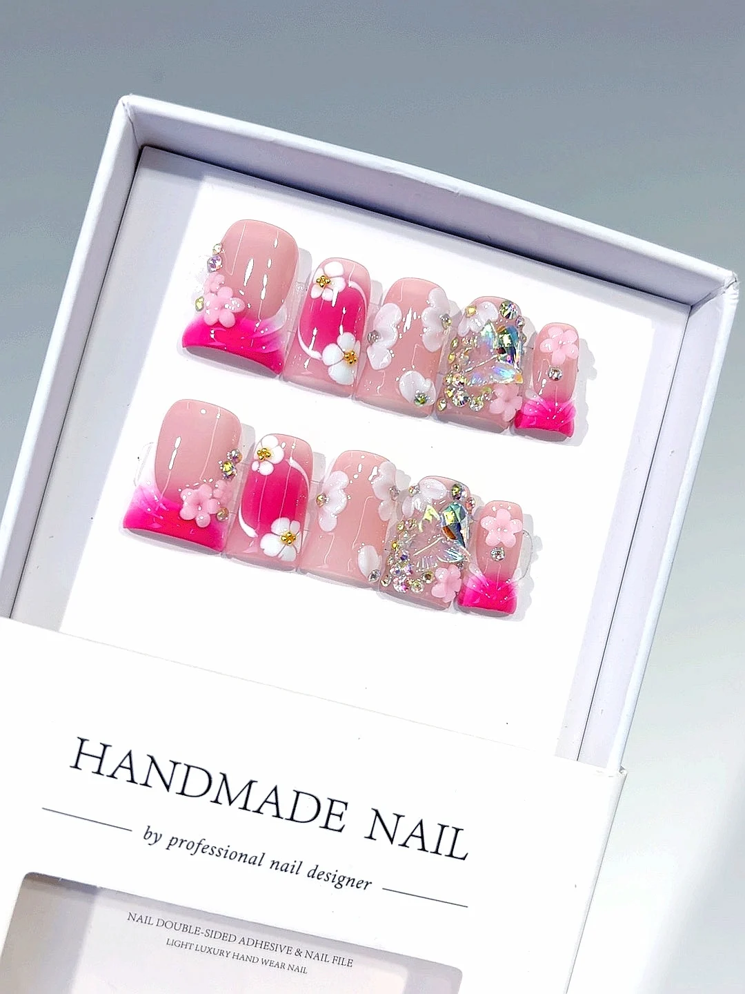 Розовый градиент, трехмерная резная бабочка, маленькая страза, свет, роскошный сладкий стиль, модный дизайн ногтей (L273)
Розовый градиент, трехмерная резная бабочка, маленькая страза, свет, роскошный сладкий стиль, модный дизайн ногтей (L273)