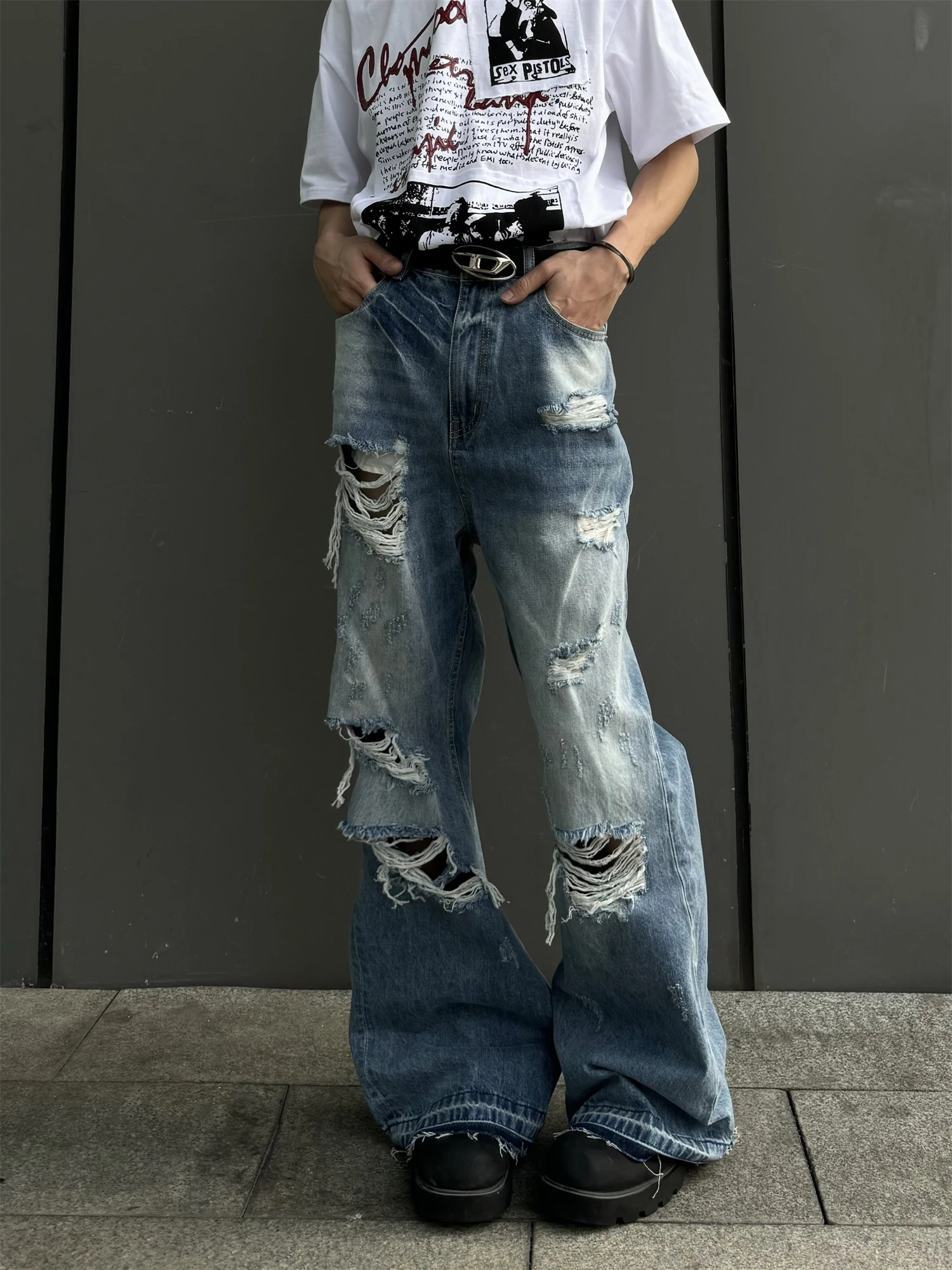 American Vibe High Street Original Retro Washed Blue Frayed Hole Denim Pants Micro Flared Hem Long Trousers Casual Jeans
American Vibe High Street Original Retro Washed Blue Frayed Hole Denim Pants Micro Flared Hem Long Trousers Casual Jeans