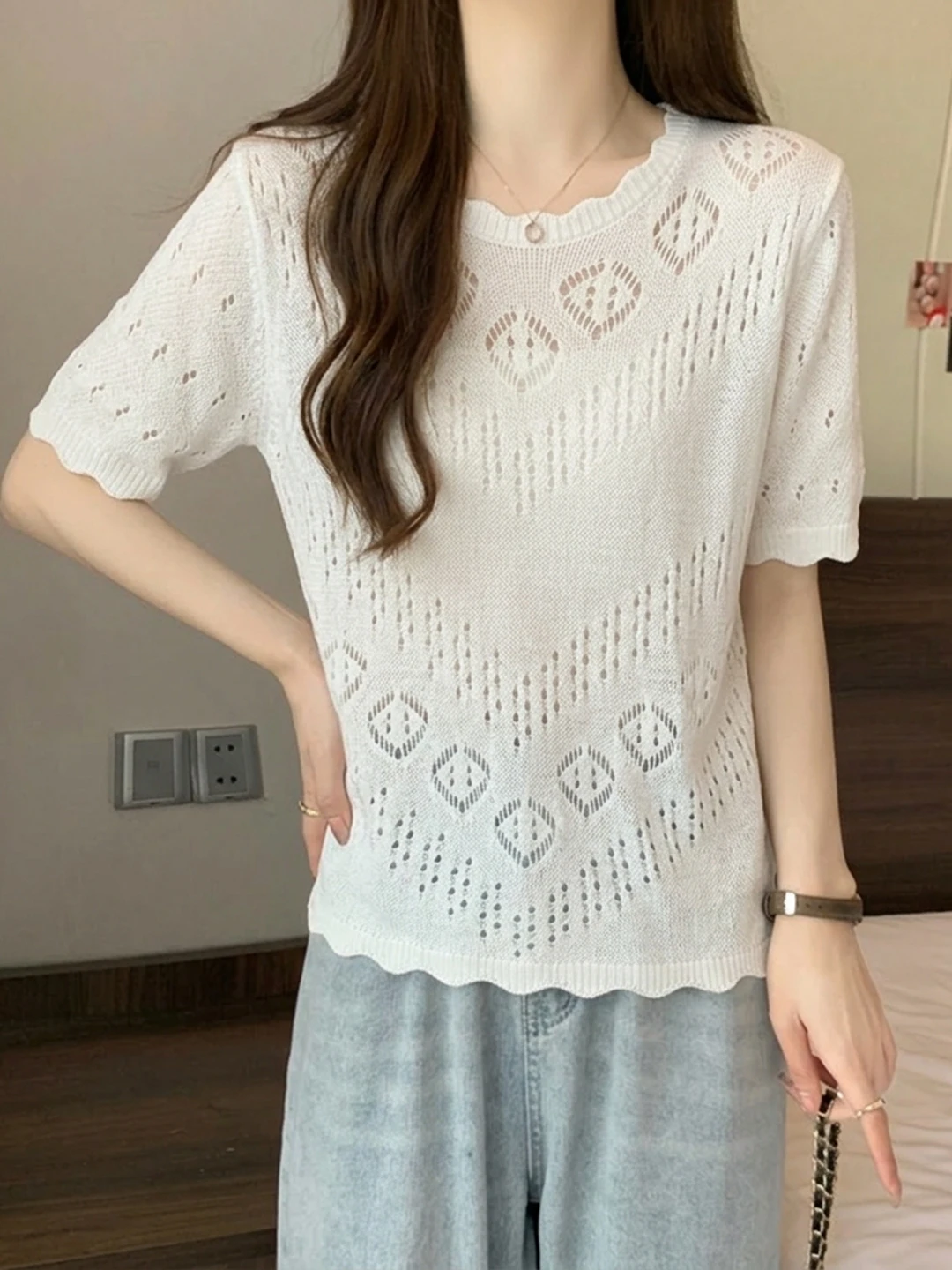Korean Style Loose Short Sleeve Knitted Top Women Summer plus Size Concealing Slimming Hollow out Design Trendy Casual Wear
Korean Style Loose Short Sleeve Knitted Top Women Summer plus Size Concealing Slimming Hollow out Design Trendy Casual Wear