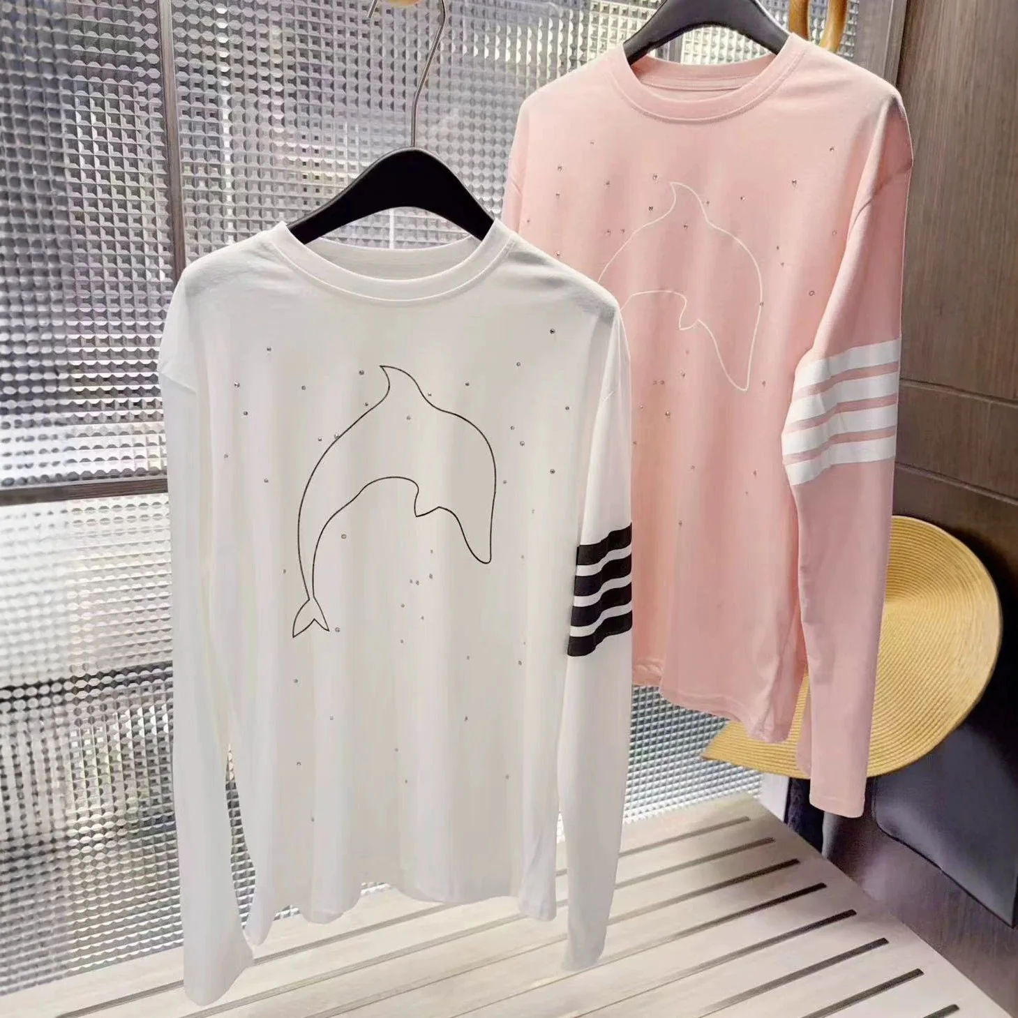 Ladies Loose Fit Long Sleeve T-Shirt Summer New Style Thin Dolphin Rhinestone Sunscreen Top round Neck Mid-Length Casual Wear
Ladies Loose Fit Long Sleeve T-Shirt Summer New Style Thin Dolphin Rhinestone Sunscreen Top round Neck Mid-Length Casual Wear