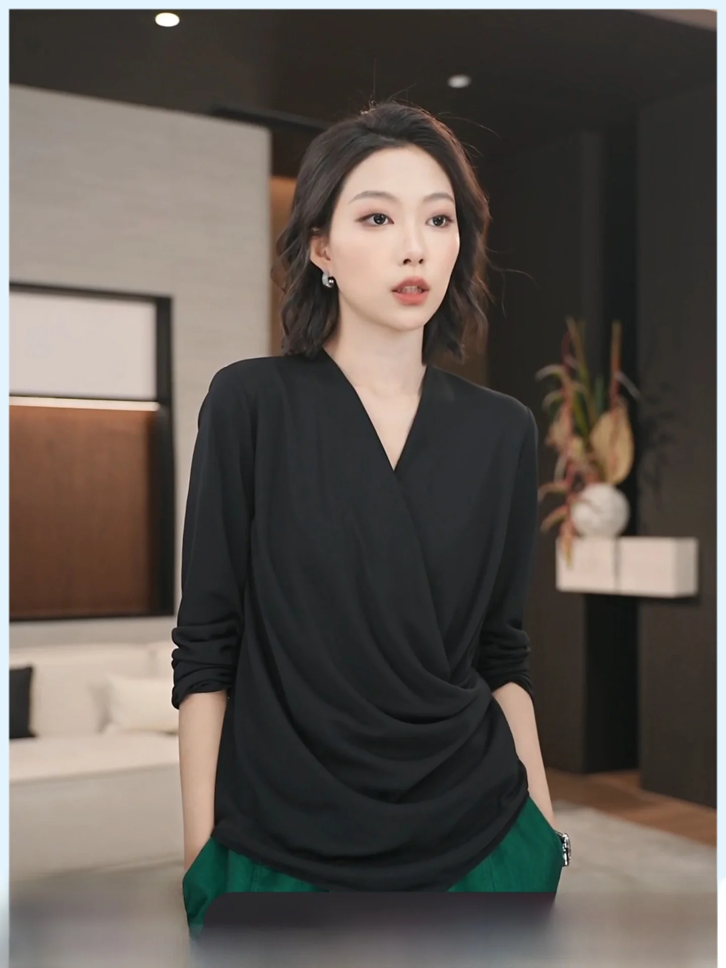 Slimming Effect V-Neck Crossed Waist-Cinching Long Sleeve Shirt by Zhou Zhou Design Summer 2026 New Style Commute Simple Loos...
Slimming Effect V-Neck Crossed Waist-Cinching Long Sleeve Shirt by Zhou Zhou Design Summer 2026 New Style Commute Simple Loos...