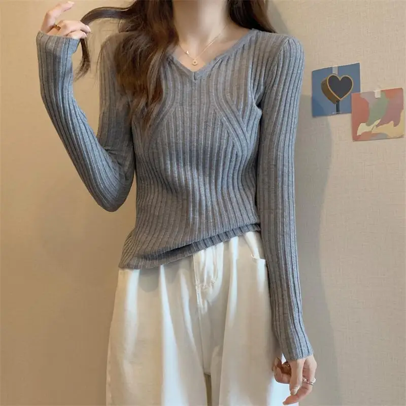 Gray V-Neck Knitted Base Shirt Women's Long Sleeve Overhead Korean Style Winter New Arrival Soft Loose Fit Color Sweater
Gray V-Neck Knitted Base Shirt Women's Long Sleeve Overhead Korean Style Winter New Arrival Soft Loose Fit Color Sweater