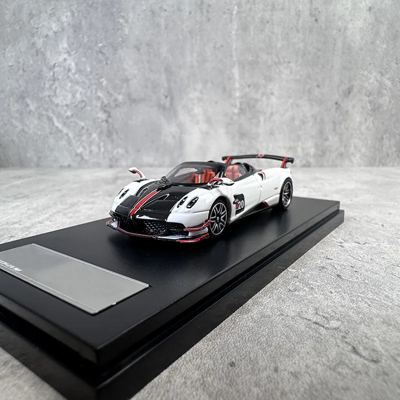 Spot LCD 1:64 Pagani Huayra Fengshen Huayra BC Convertible Sports Car Alloy Model
Spot LCD 1:64 Pagani Huayra Fengshen Huayra BC Convertible Sports Car Alloy Model