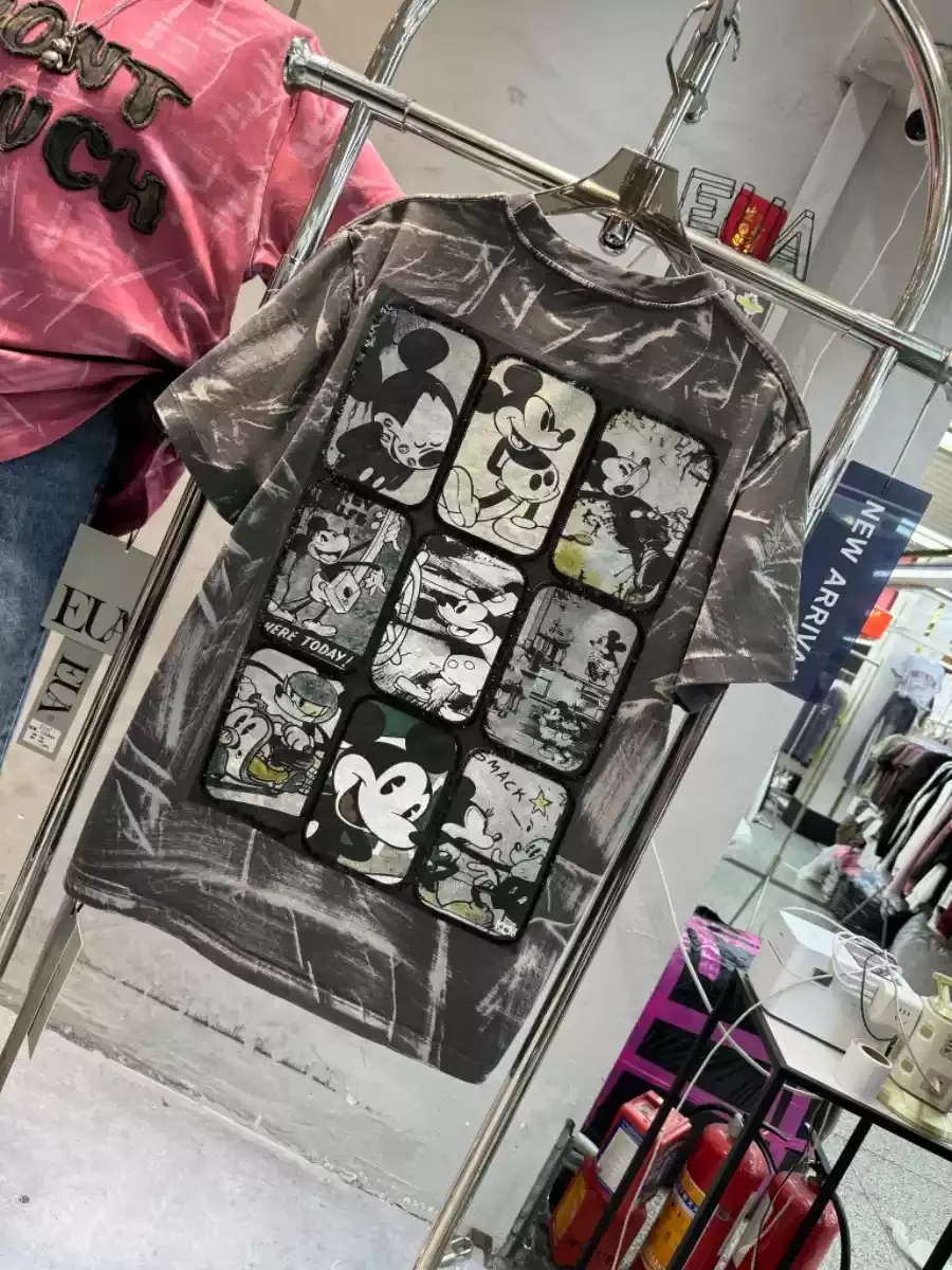 European Goods Loose Design Cartoon Top 2025 Summer New Heavy Industry Sticker Embroidered Rabbit Short-sleeved T-shirt Women
European Goods Loose Design Cartoon Top 2025 Summer New Heavy Industry Sticker Embroidered Rabbit Short-sleeved T-shirt Women