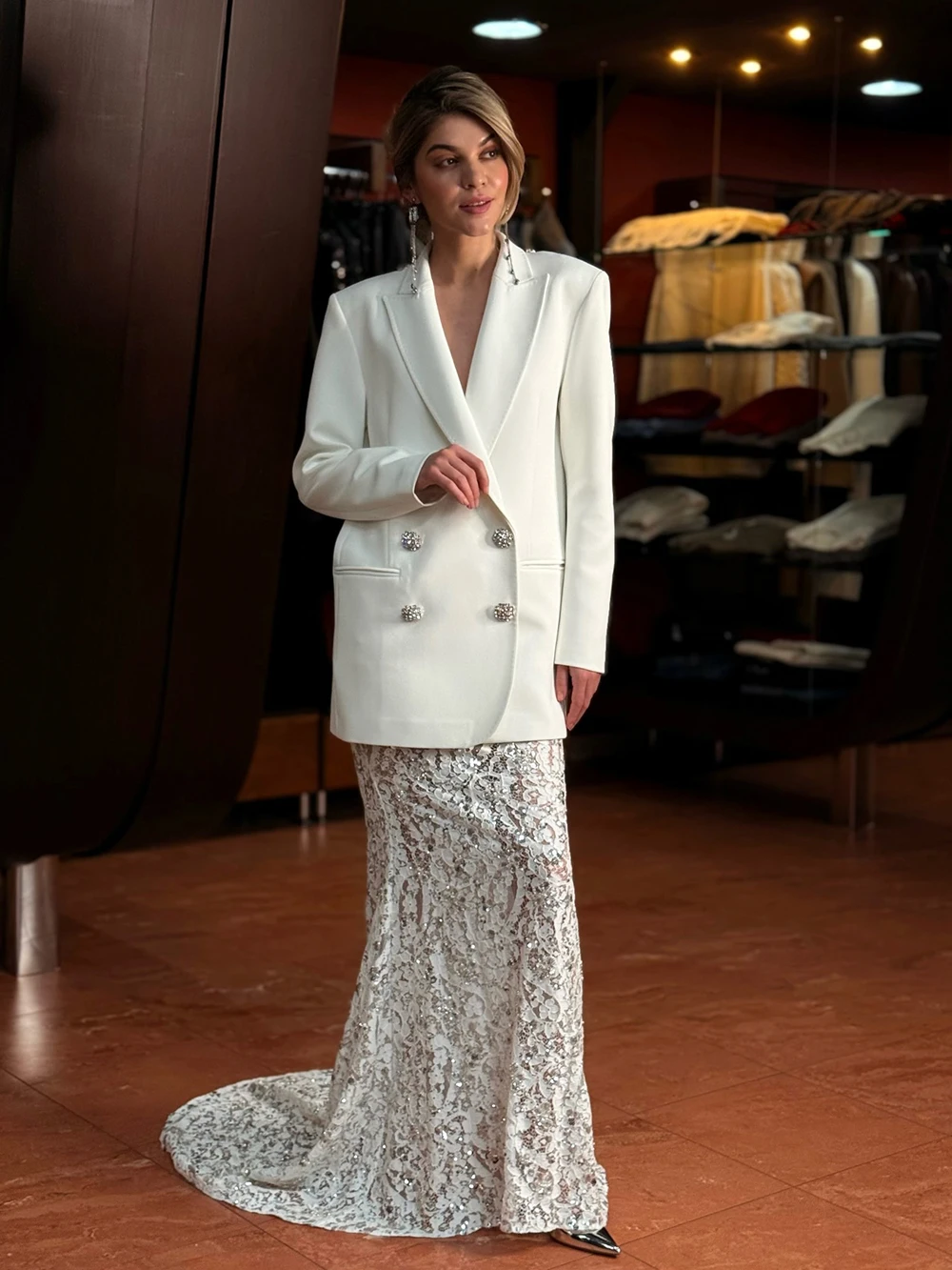 Европейская и американская новая мода Хеви-метал с шипами и бисером, пиджак со шлейфом, длинная юбка, повседневный комплект из двух предметов
Европейская и американская новая мода Хеви-метал с шипами и бисером, пиджак со шлейфом, длинная юбка, повседневный комплект из двух предметов