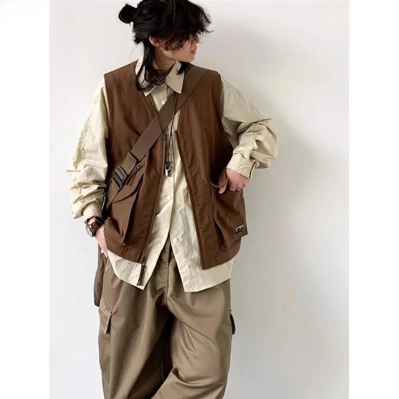 Свободный повседневный японский мужской жилет с драпировкой в рубчик, рабочая одежда, функциональное пальто для пары с v-образным вырезом, обычная длина
Свободный повседневный японский мужской жилет с драпировкой в рубчик, рабочая одежда, функциональное пальто для пары с v-образным вырезом, обычная длина