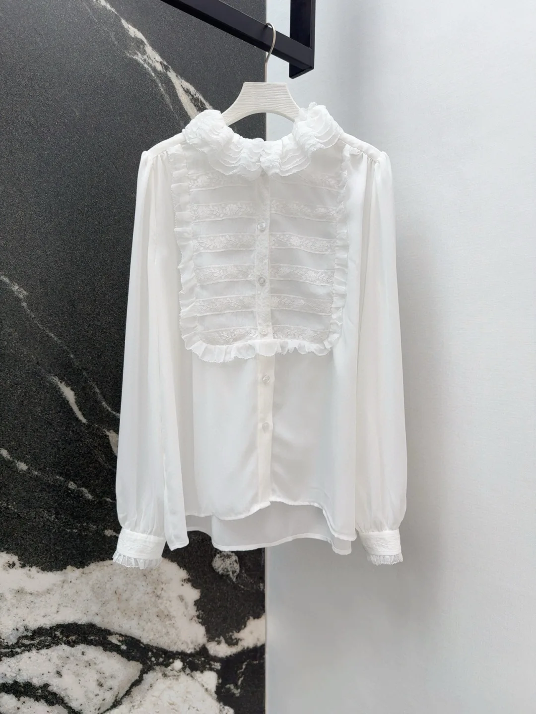 New women's clothing for the summer of 2025Romantic and elegant lotus leaf lace collar lace patchwork shirt
New women's clothing for the summer of 2025Romantic and elegant lotus leaf lace collar lace patchwork shirt