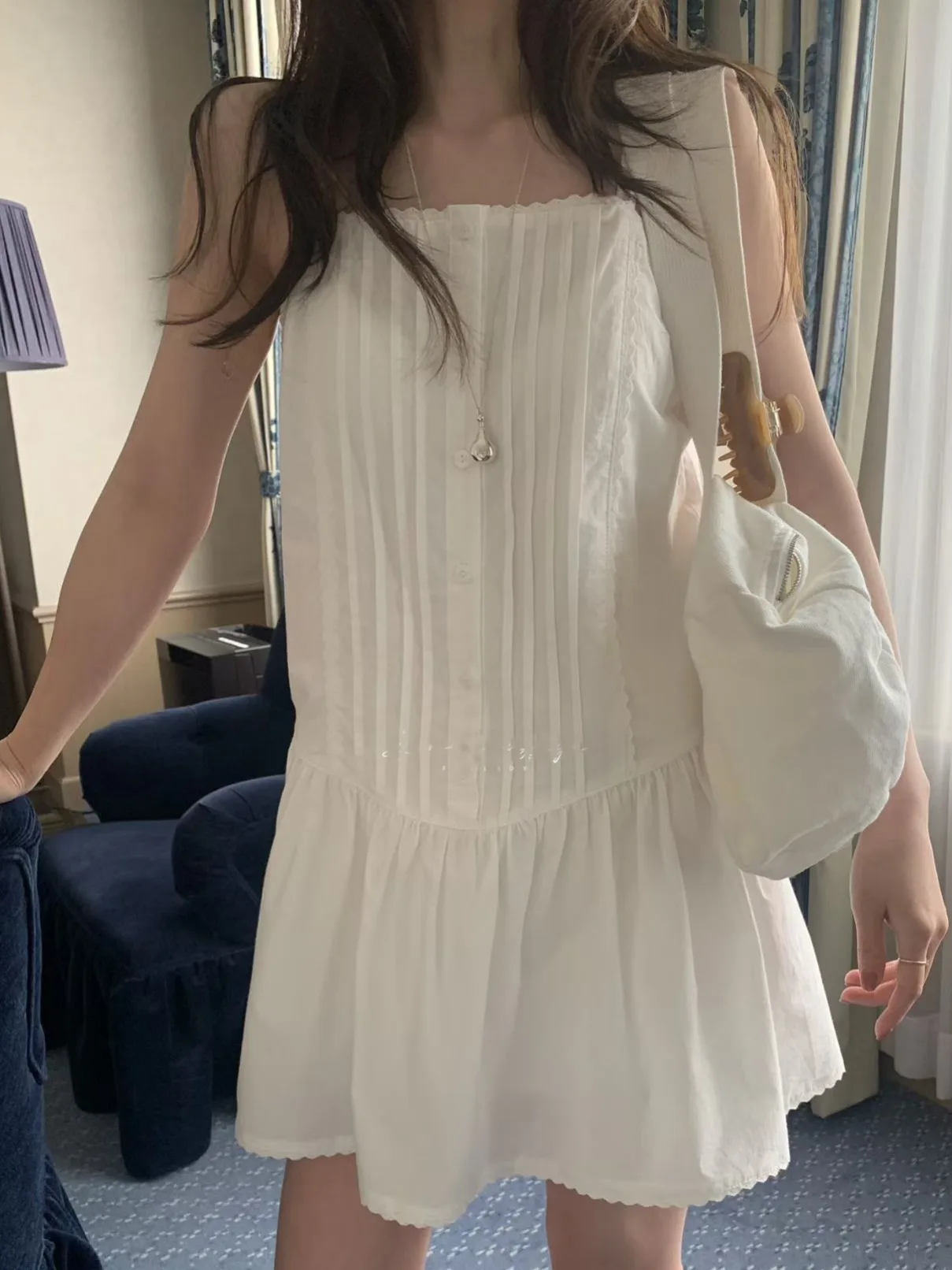 Sweet White Pleated Design Single Button Halter Dress Women's Summer New Loose Versatile Short Skirt Korean Style Dress
Sweet White Pleated Design Single Button Halter Dress Women's Summer New Loose Versatile Short Skirt Korean Style Dress