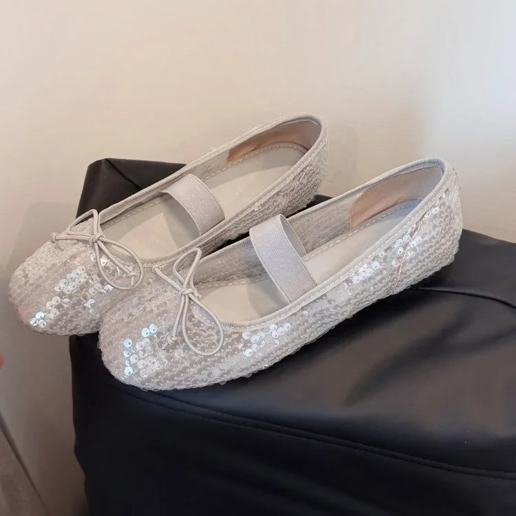 2026 Spring New Korean Version Niche Sequin Strap with Bow Women's Versatile Casual Ballet Flats
2026 Spring New Korean Version Niche Sequin Strap with Bow Women's Versatile Casual Ballet Flats