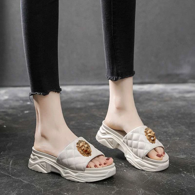 New summer fashion, lightweight and anti-slip flat-bottomed flip-flops for women wearing thick-soled wedge heels T68
New summer fashion, lightweight and anti-slip flat-bottomed flip-flops for women wearing thick-soled wedge heels T68