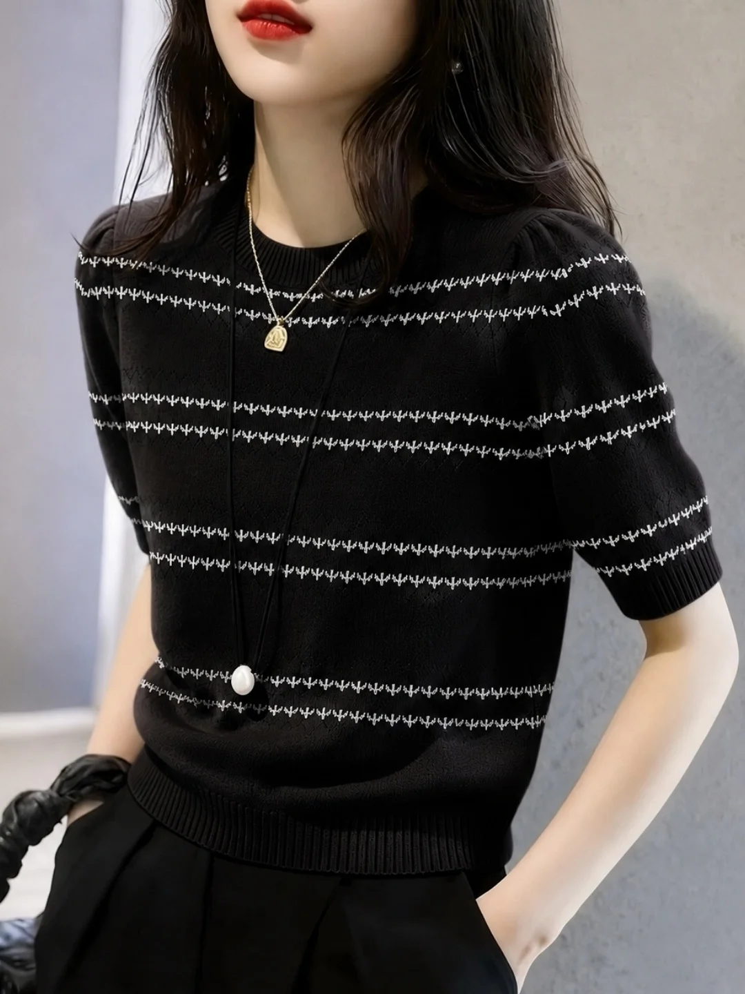 Summer 2026 Women's Fashion Sun Protection Knitted Top Loose Short Sleeve round Neck Color Block Design Slimming Versatile Style
Summer 2026 Women's Fashion Sun Protection Knitted Top Loose Short Sleeve round Neck Color Block Design Slimming Versatile Style