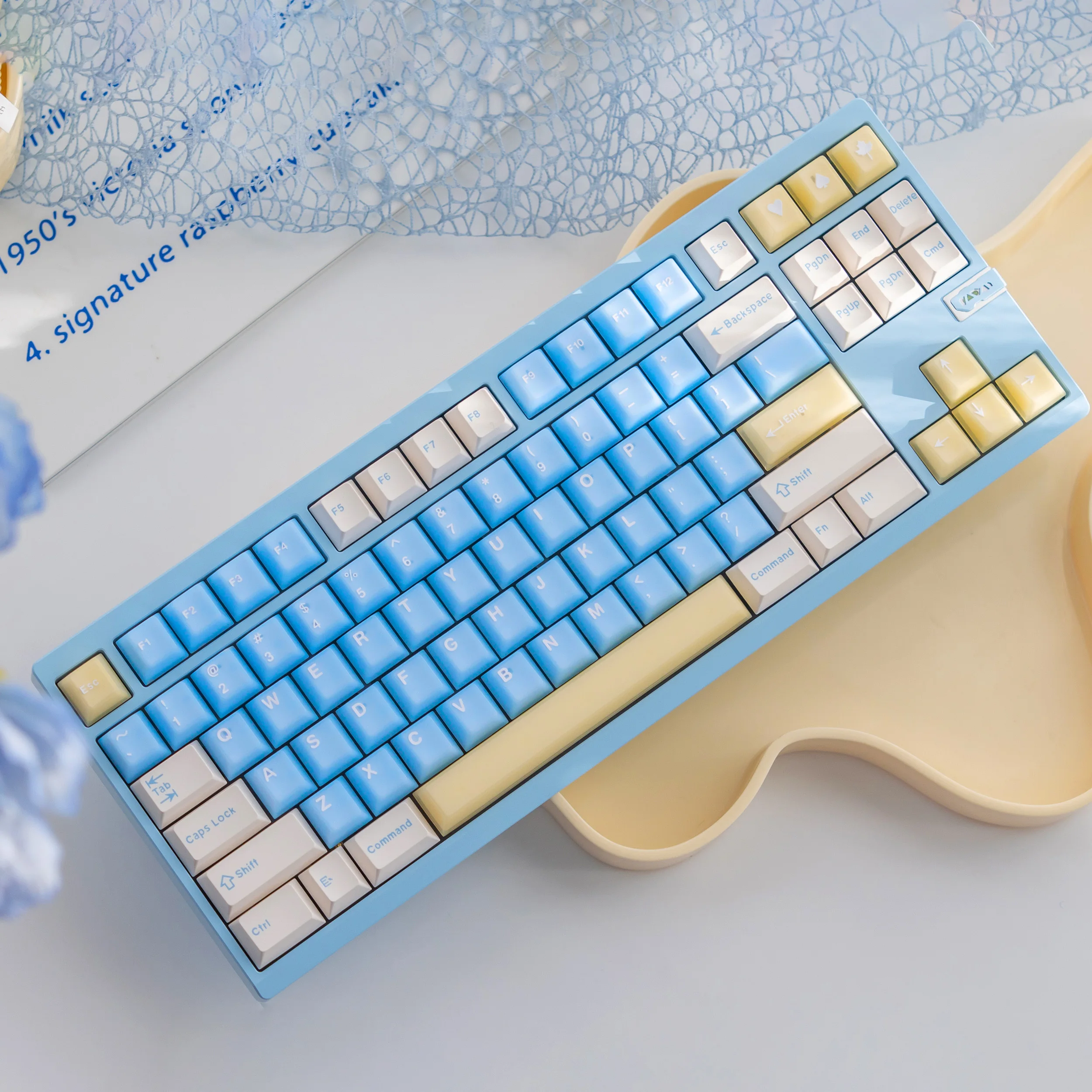Sea salt soda semi-transparent mechanical keyboard keycap full set ABS + PBT two-color original factory height
Sea salt soda semi-transparent mechanical keyboard keycap full set ABS + PBT two-color original factory height