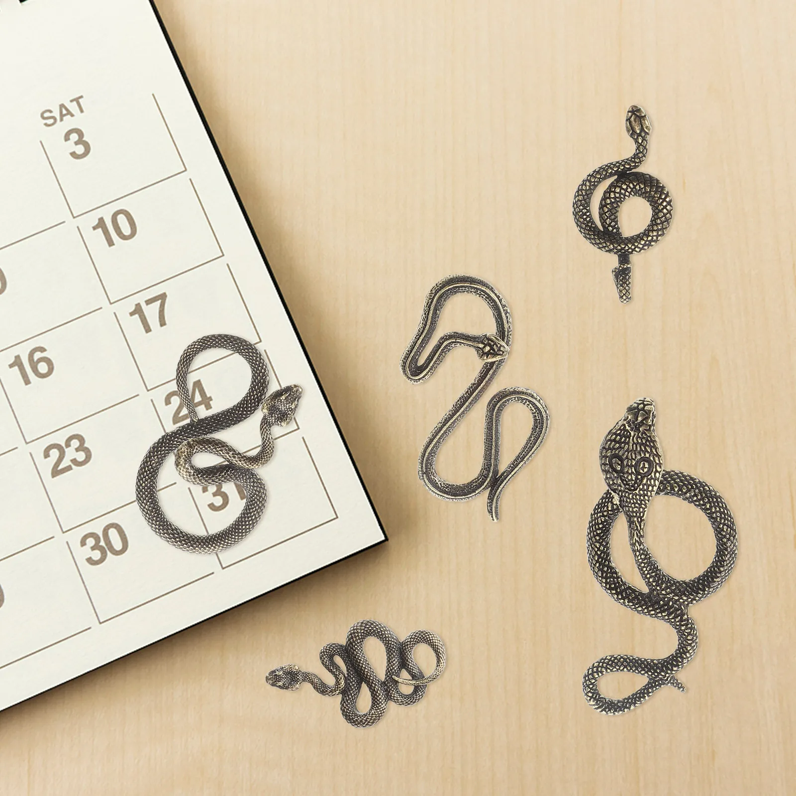 Набор из 5 латунных статуэток змеи: Символ удачи по Фэн-шуй, зодиакальный декор для рабочего стола, китайский стиль
Набор из 5 латунных статуэток змеи: Символ удачи по Фэн-шуй, зодиакальный декор для рабочего стола, китайский стиль