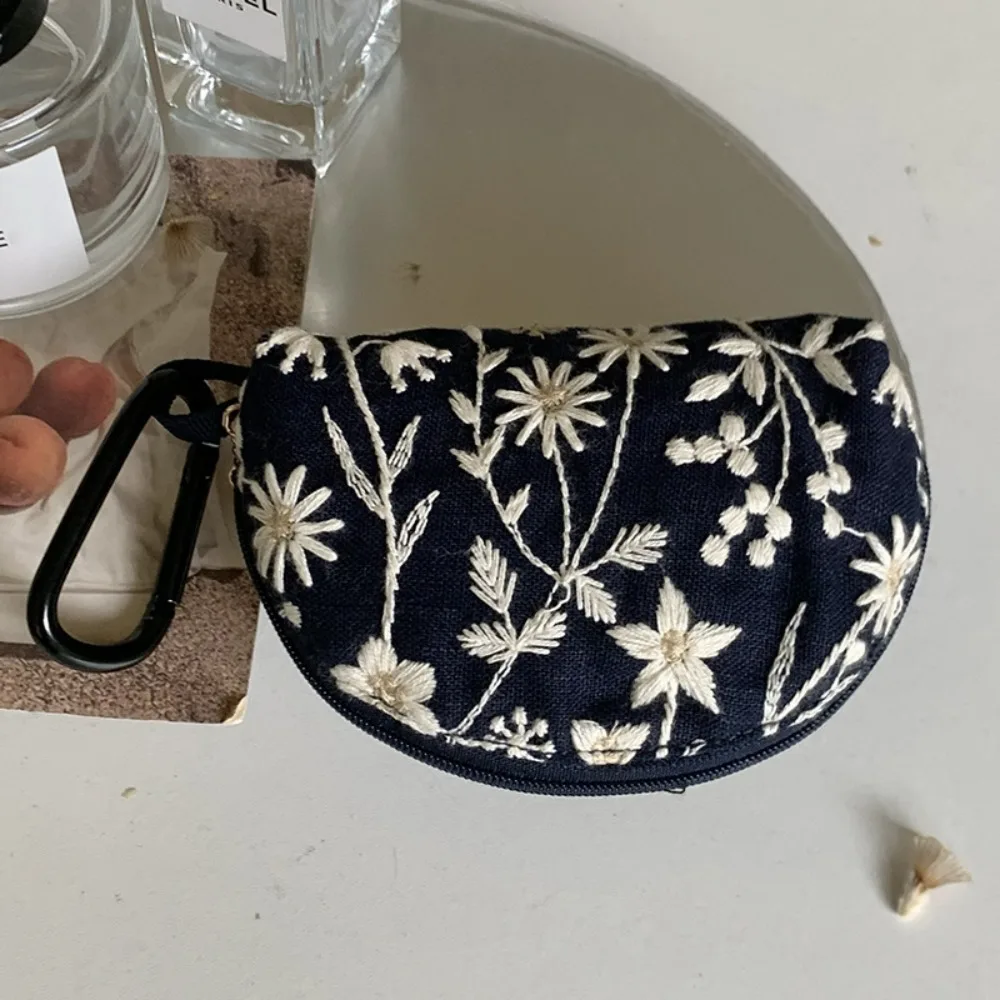 Practical Cute Embroidery Storage Bag Flower Cotton Linen Earphone Bag Keychain Zipper Pouch Ethnic Style Coin Purse Women
Practical Cute Embroidery Storage Bag Flower Cotton Linen Earphone Bag Keychain Zipper Pouch Ethnic Style Coin Purse Women