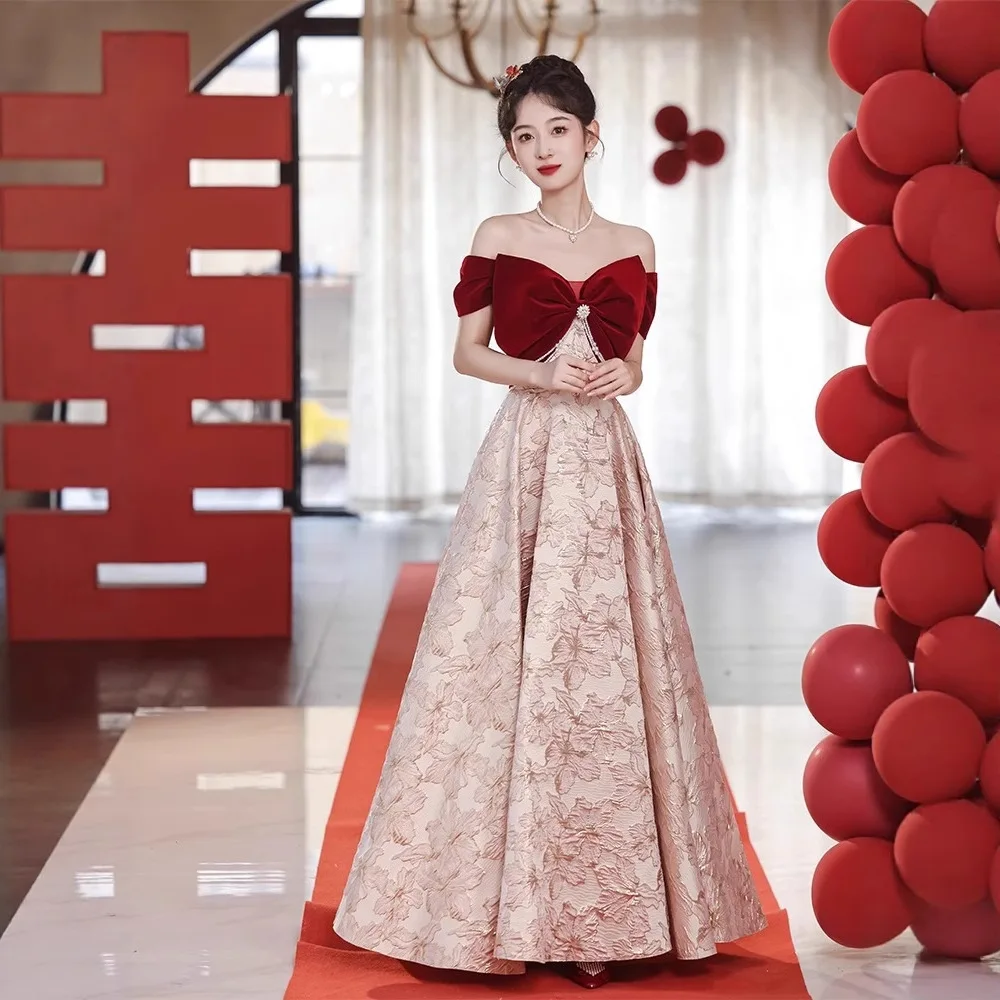 Bride Banquet Gown Sexy Evening Dress Chinese Style Traditional Cheongsam Female Vestidos Elegant Engagement Qipao
Bride Banquet Gown Sexy Evening Dress Chinese Style Traditional Cheongsam Female Vestidos Elegant Engagement Qipao
