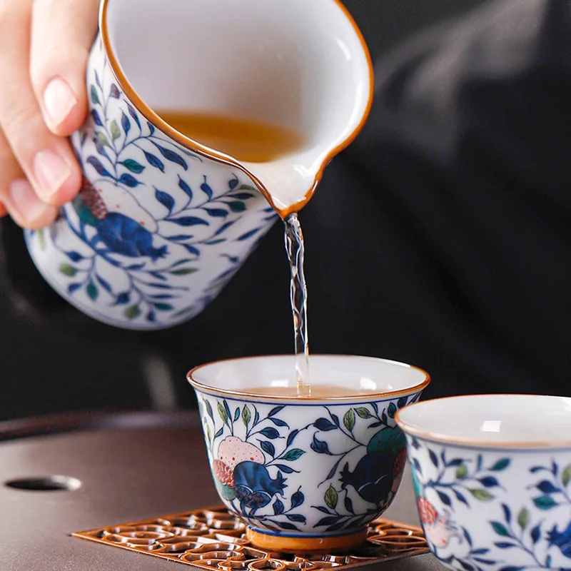 Blue and white kung fu tea set, home living room, ceramic three talented cover bowl, tea pot, tea ceremony, cup, gift box se
Blue and white kung fu tea set, home living room, ceramic three talented cover bowl, tea pot, tea ceremony, cup, gift box se