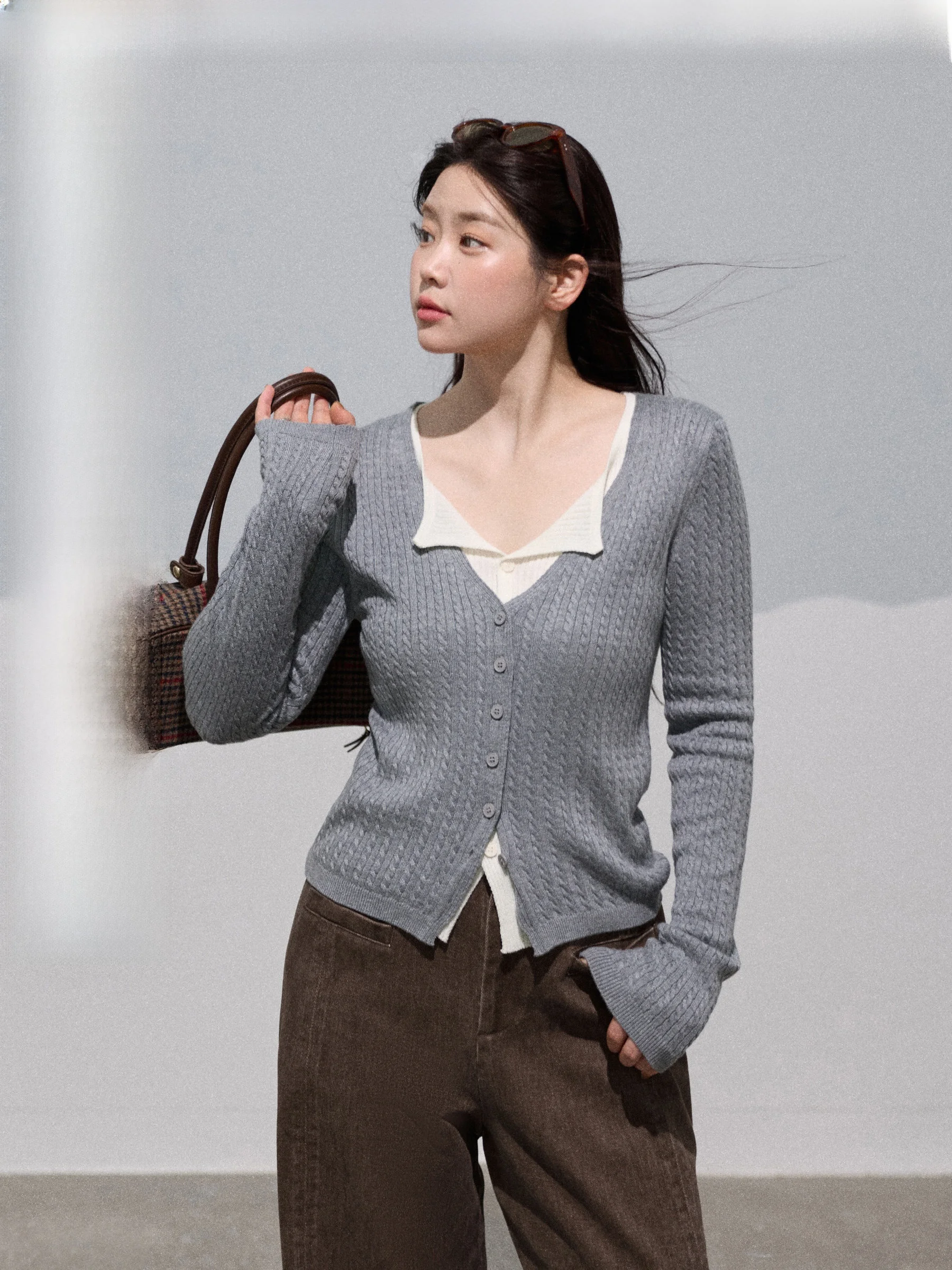 Трикотажный топ Jiu Workop Slim Fit с V-образным вырезом, больших размеров, для полных женщин, с имитацией двухслойности, из смесового полиэстера, длинный рукав.
Трикотажный топ Jiu Workop Slim Fit с V-образным вырезом, больших размеров, для полных женщин, с имитацией двухслойности, из смесового полиэстера, длинный рукав.